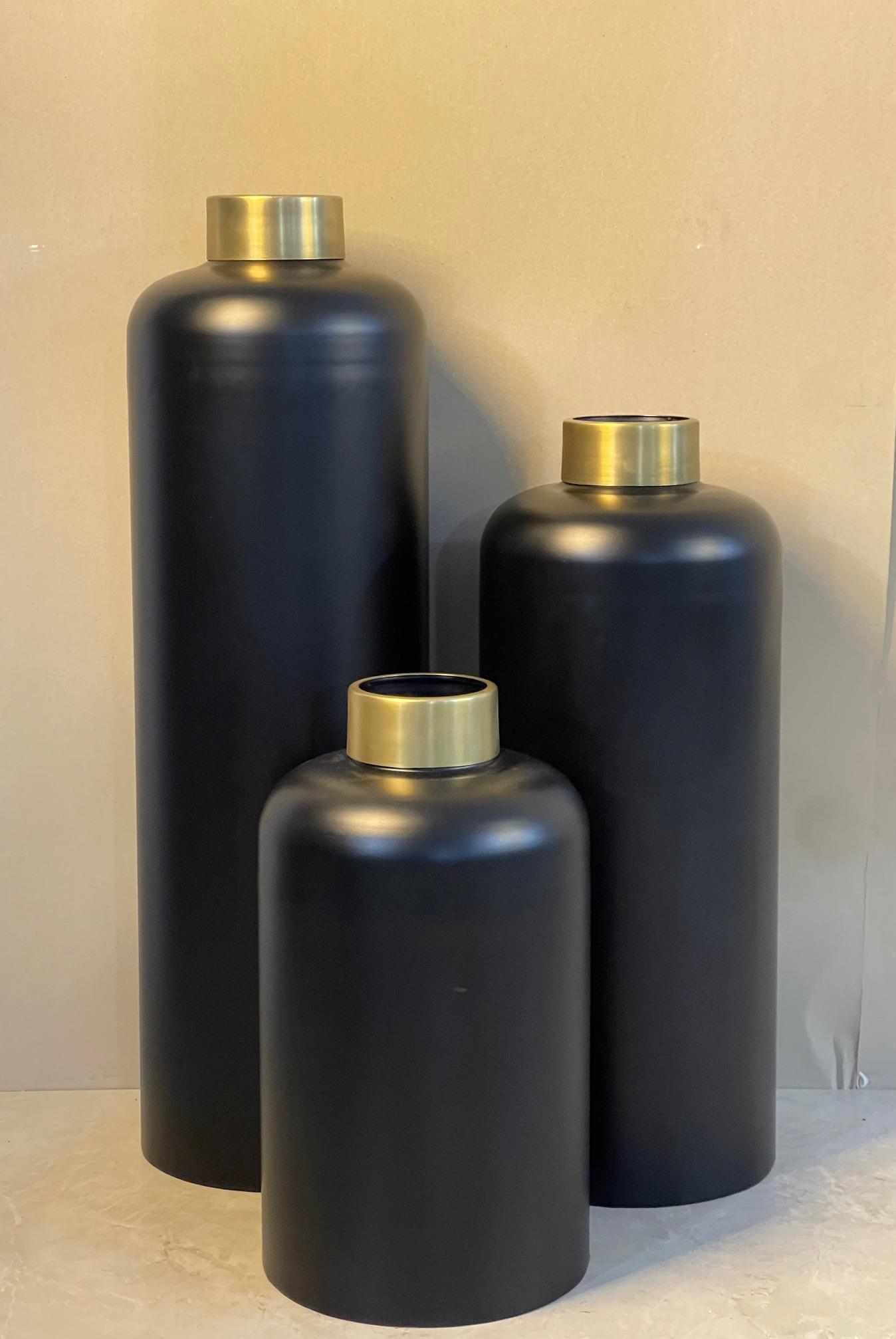 Modern matte black metal decorative vase set for home and hotel décor