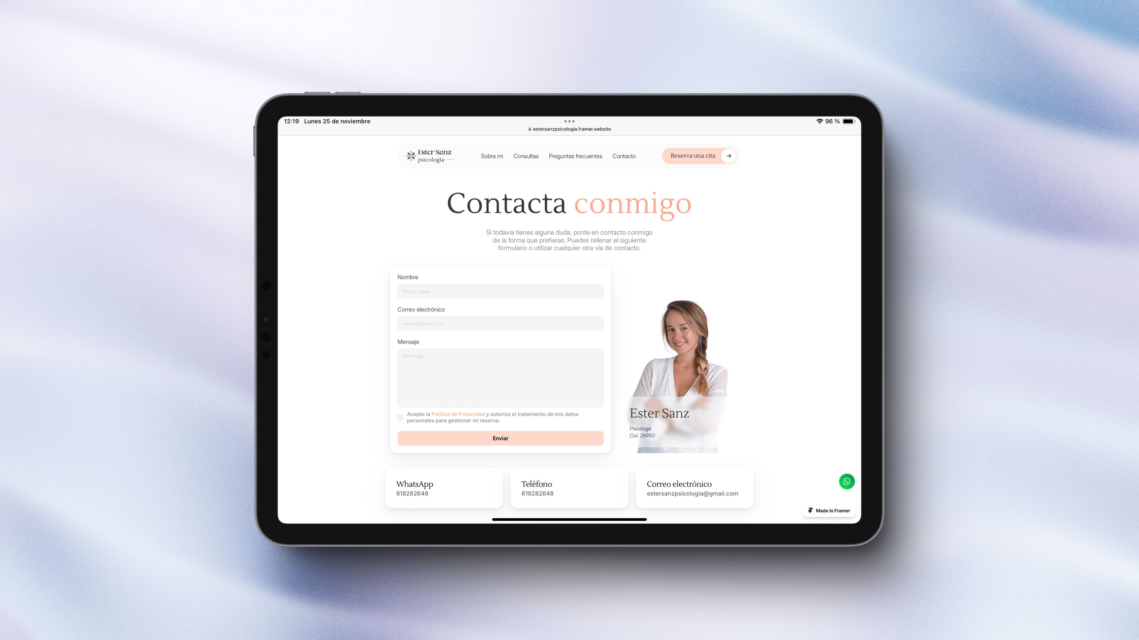 tablet muestra página web psicóloga sección contacta conmigo