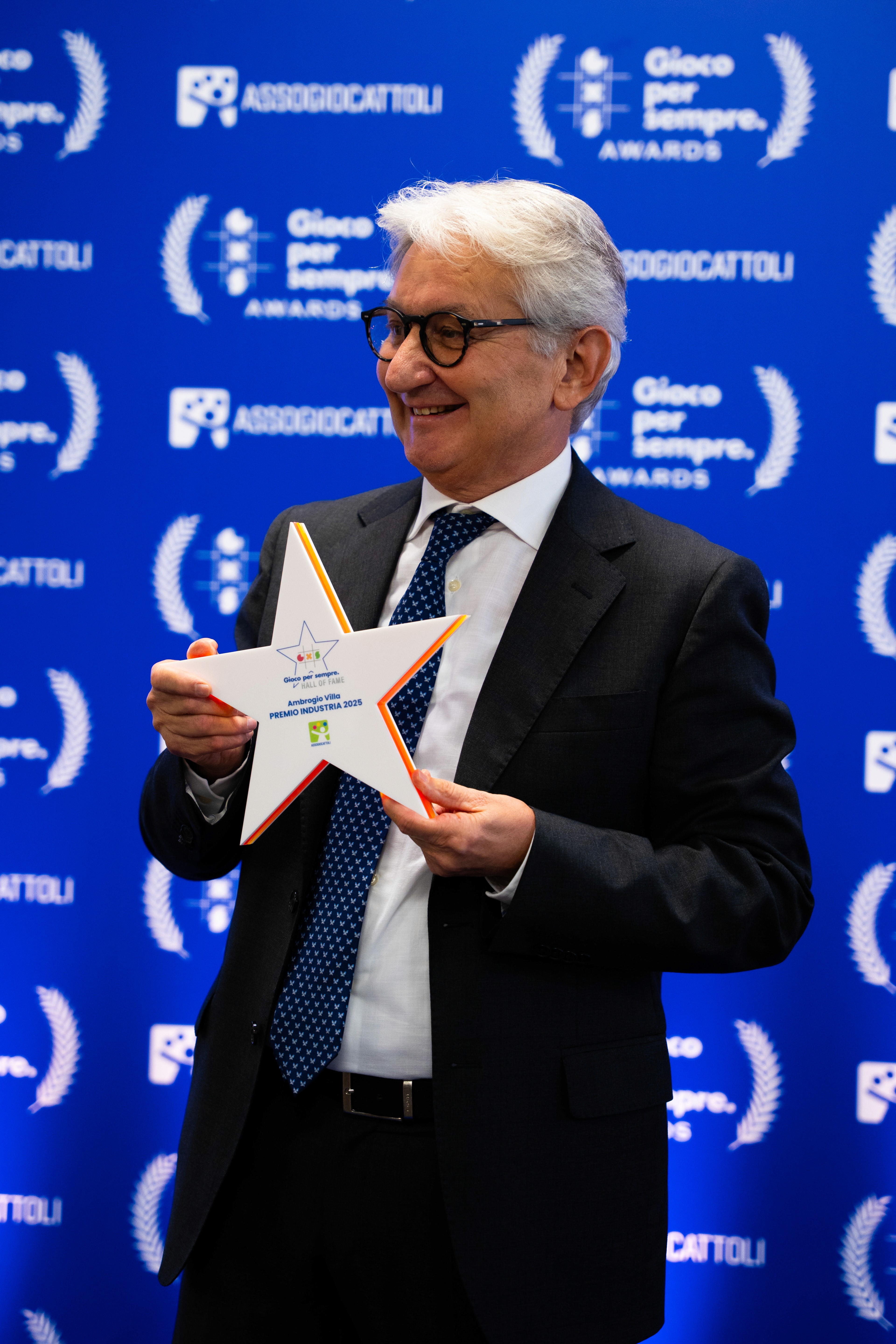 people near TAj Mahal