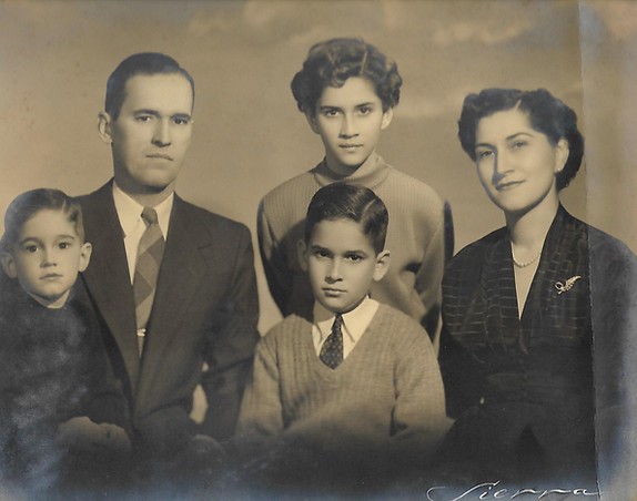 Family Madrid 1954.jpg
