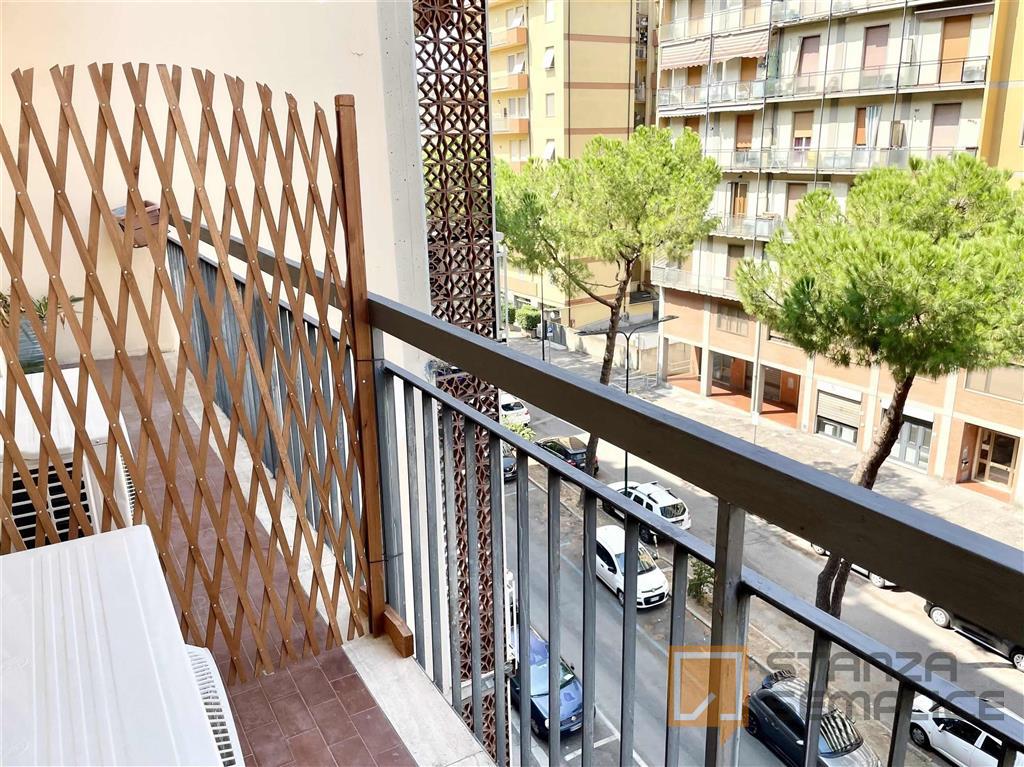 13 sqm room in Via CADUTI DI CEFALONIA, Firenze