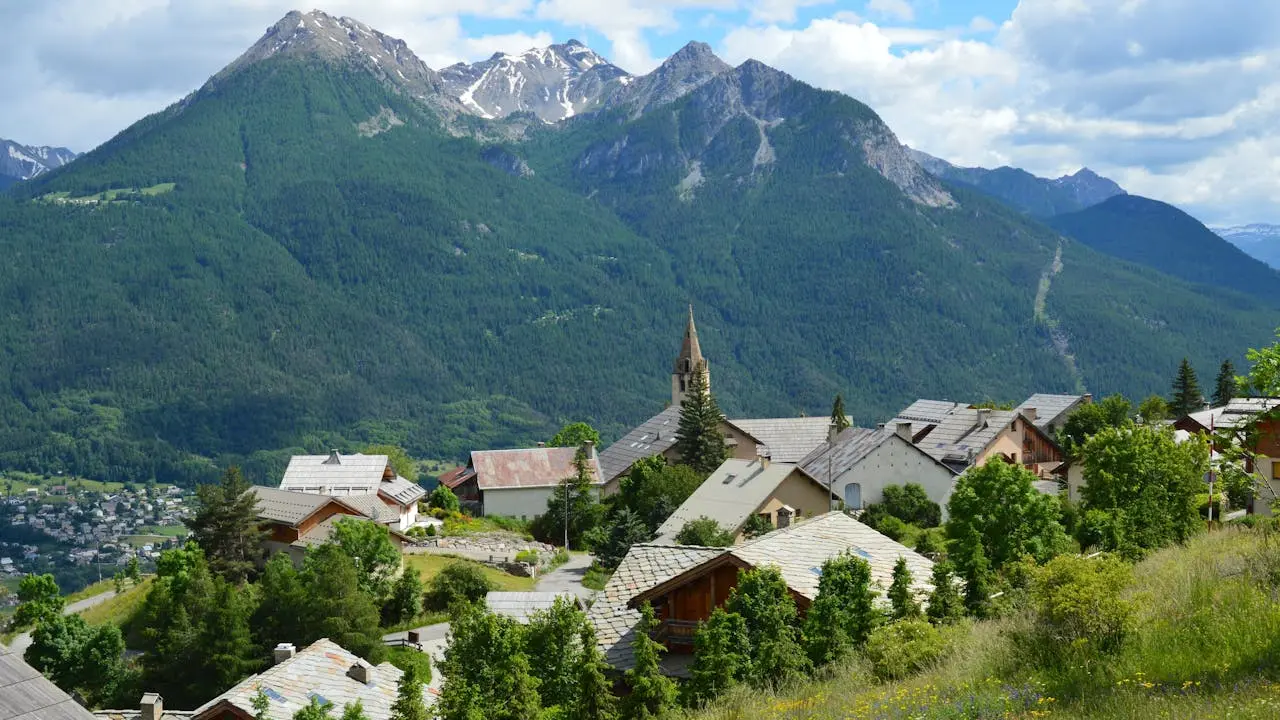 Charming village in a mountain valley of Puy-Saint-Pierre, France – sustainable living and green real estate opportunity