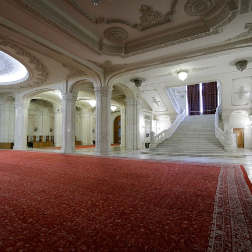 宫殿内部，通往参议院的楼梯