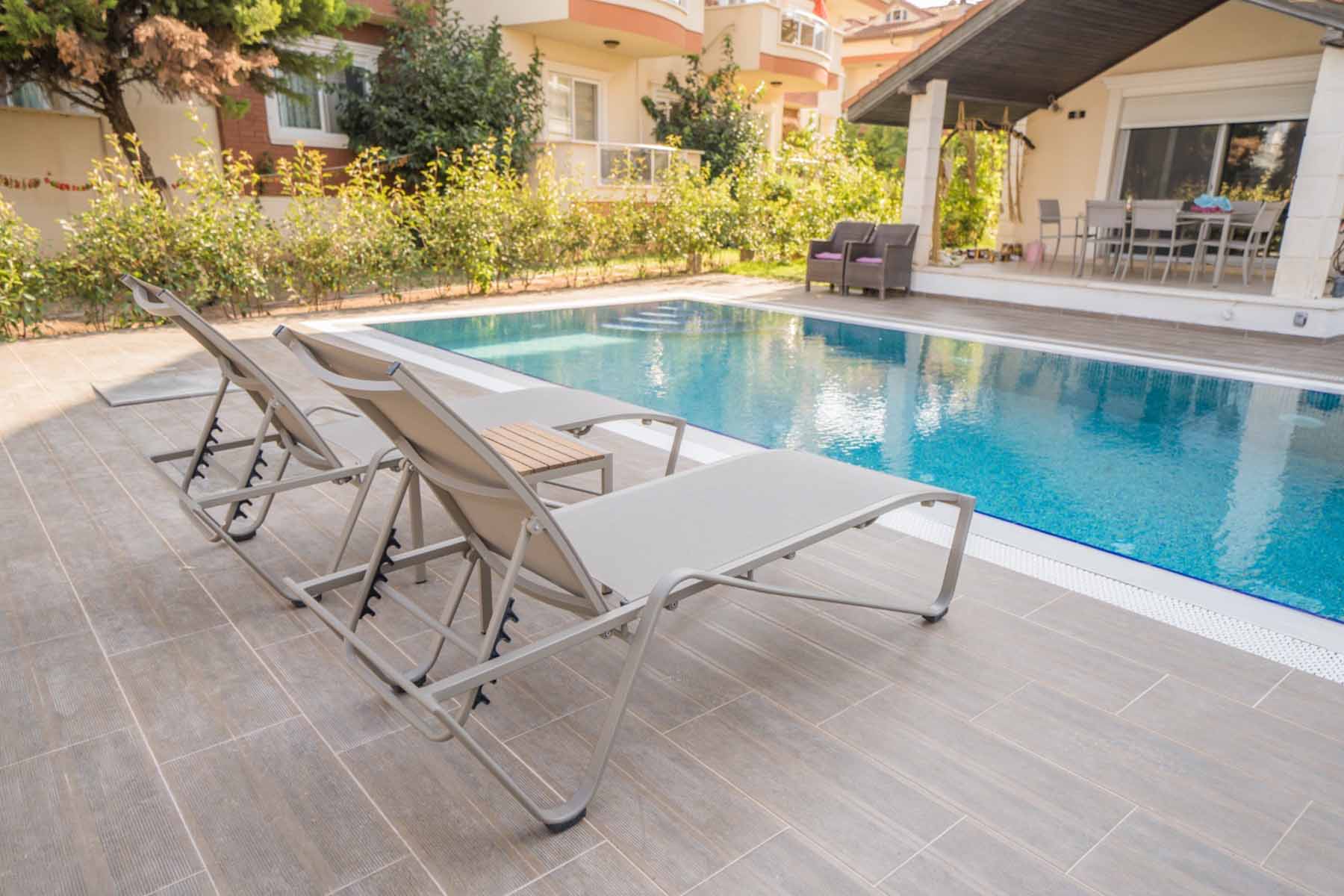 woman holding a phone and man looking at the phone. both are smiling