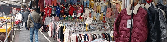 Hehuachi Wholesale Market (荷花池批发市场)