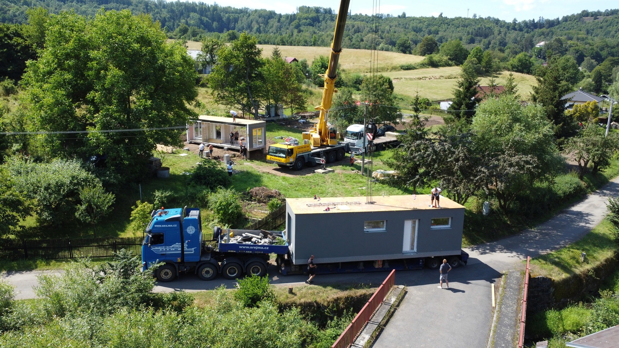 Kamion veze modulový dům