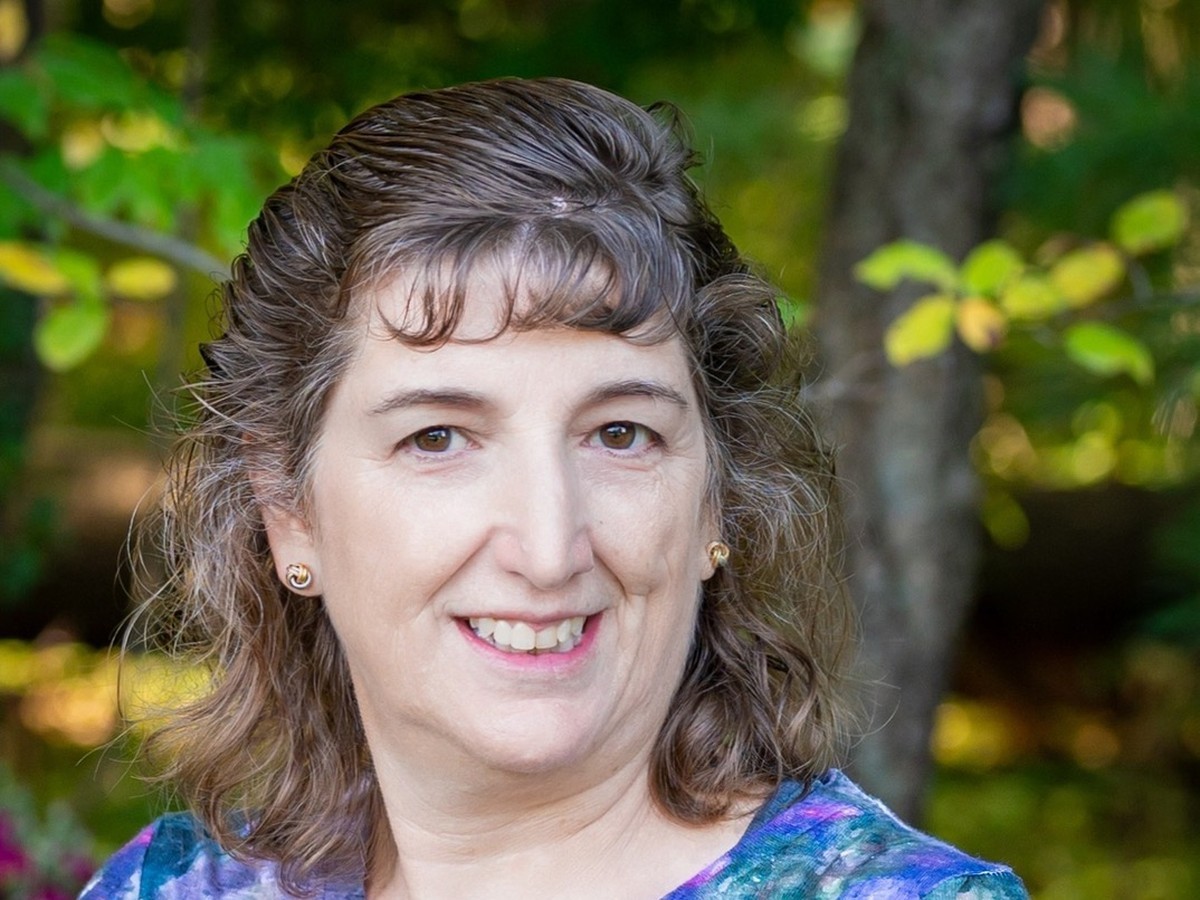 Mindy Holland, “Mindy the Book Yenta.”