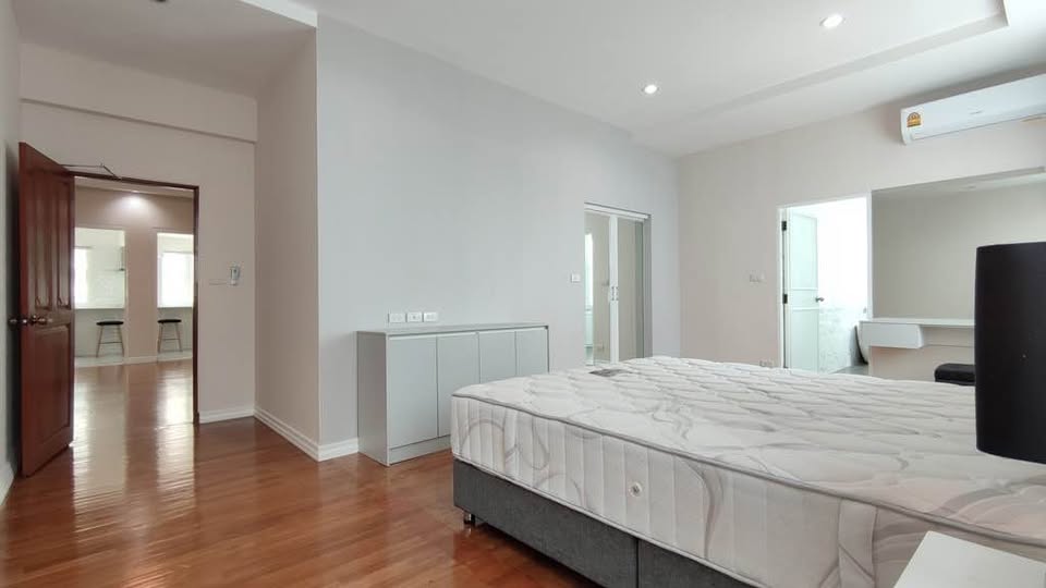 3-Bedroom Pet-Friendly Entire Top-Floor Residence Thonglor 4