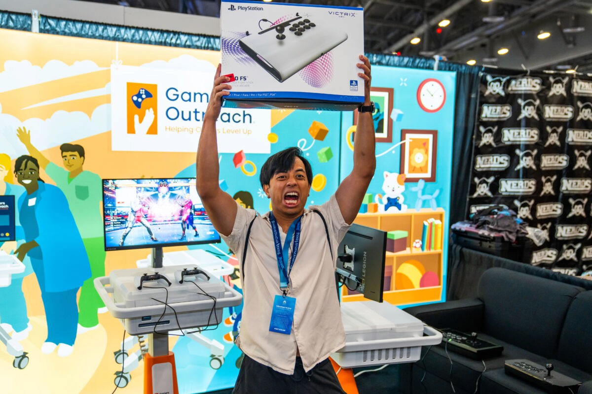 An Evo attendee winning a new Victrix fight stick during the Gamers Outreach fundraiser.