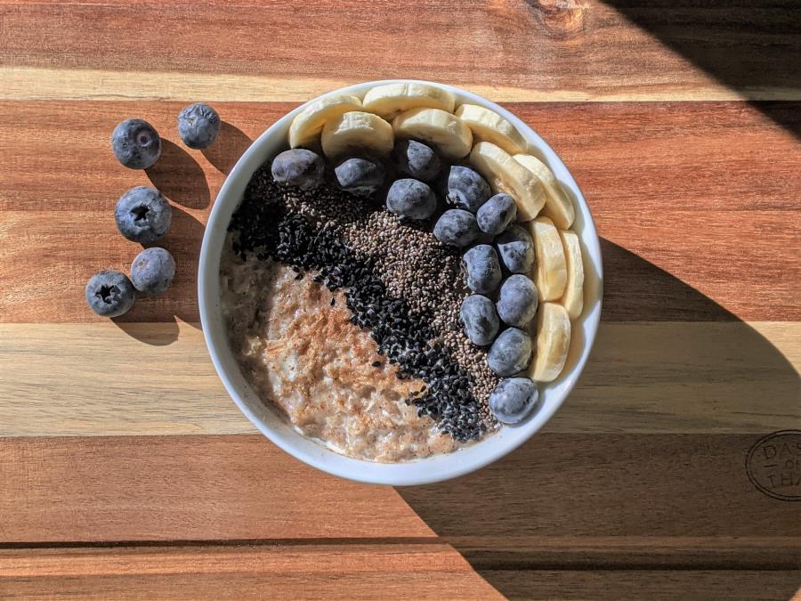 Mirtilli, banane e semi di chia