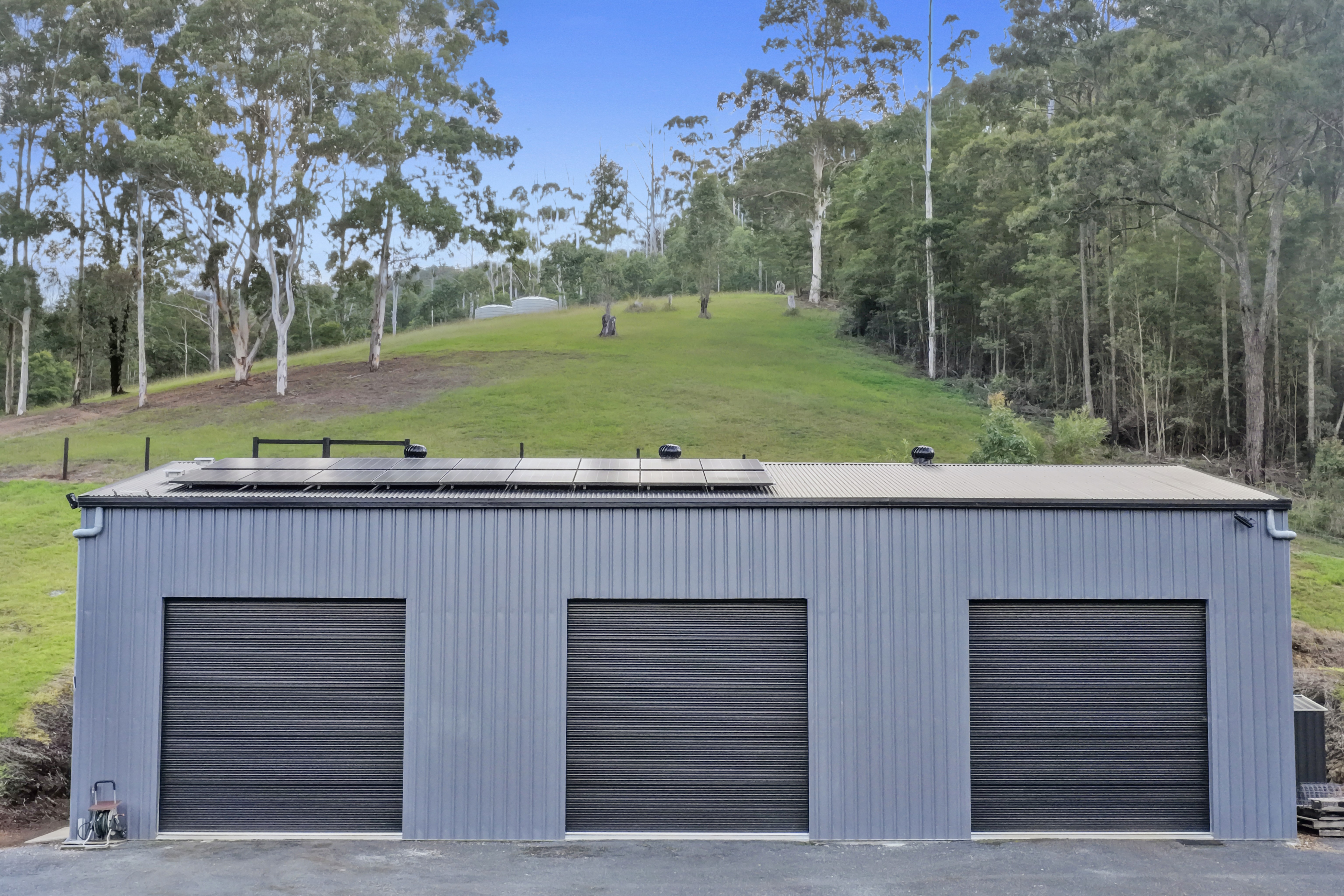 672 Careys Road Crew Agency Shed