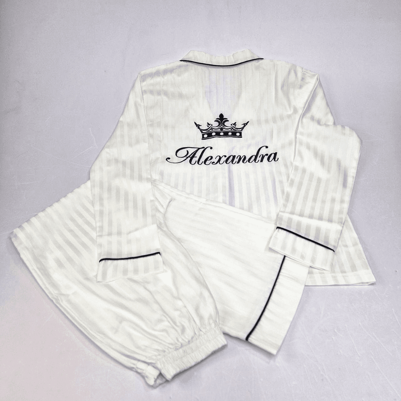 pijama ivori cu broderie neagra