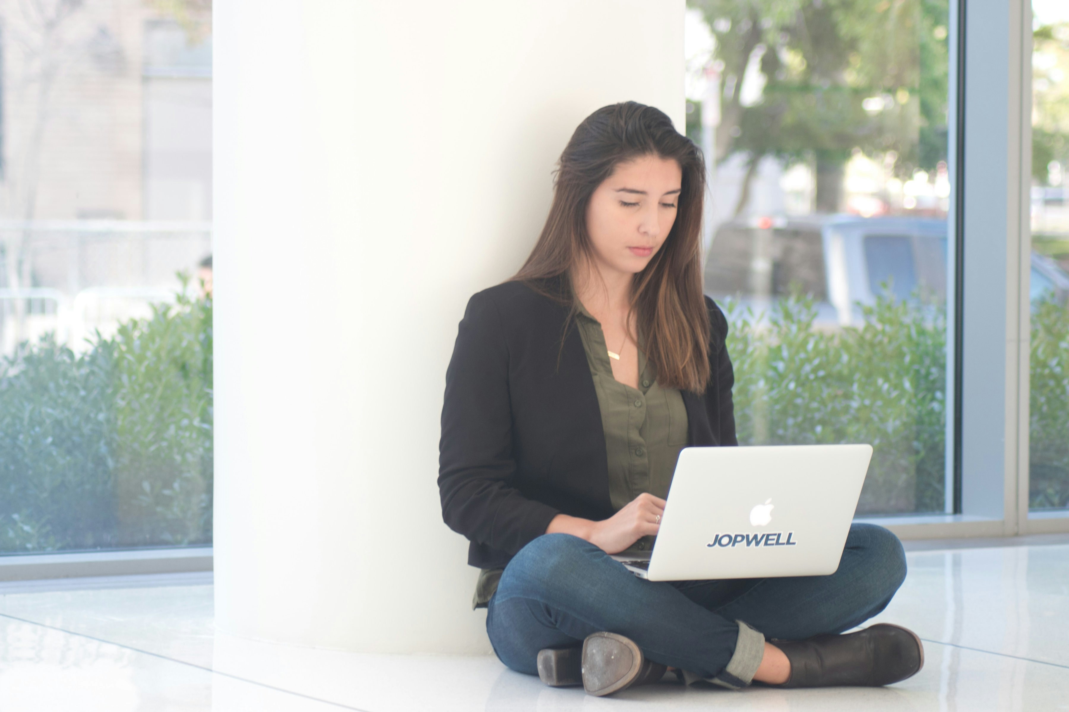 woman trying to understand Types Of Essays