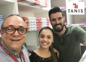 Grupo de pessoas reunidas em sala para treinamento ERP Mercantis