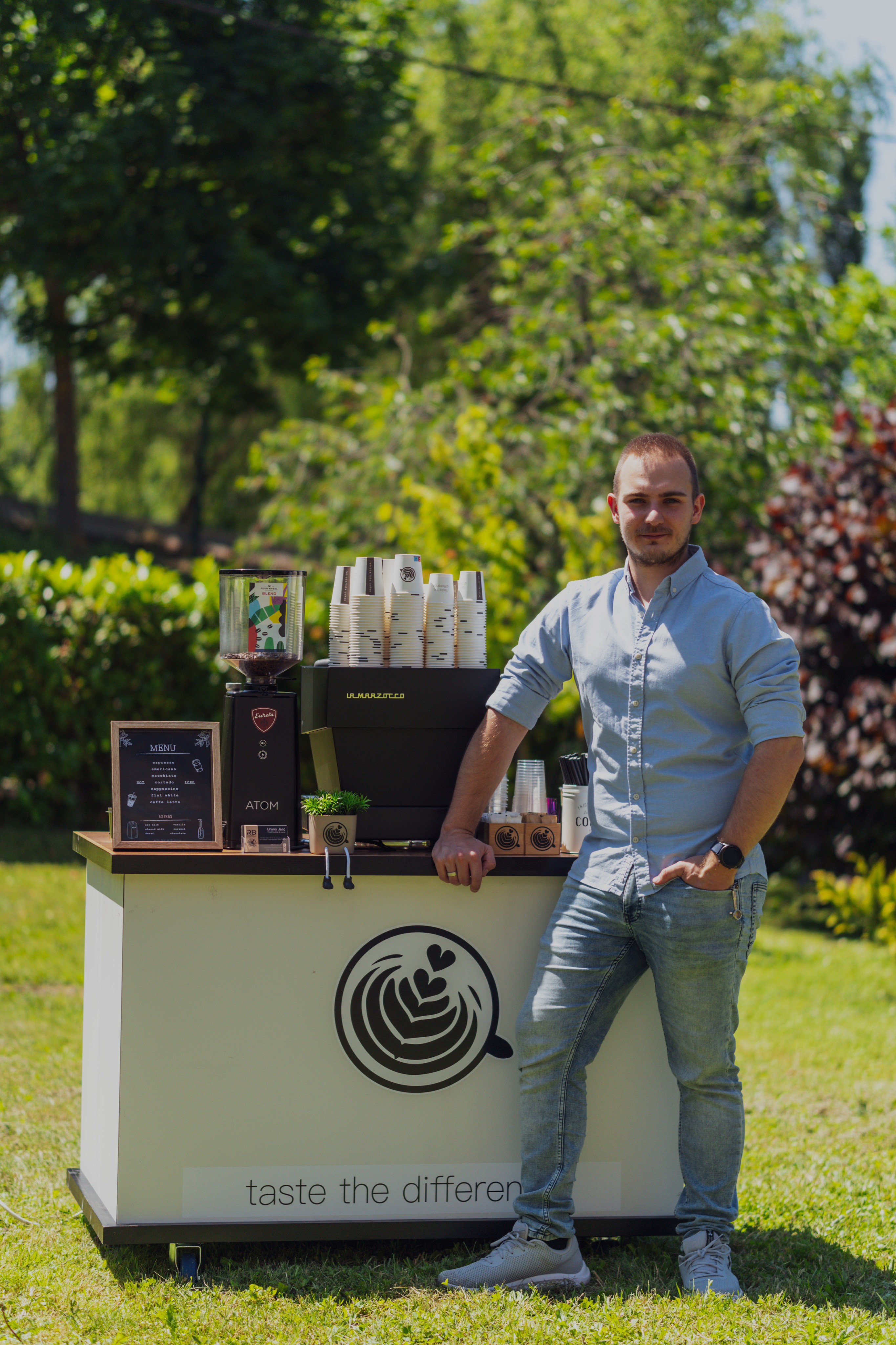 Mobilni espreso bar za coffee catering i barista