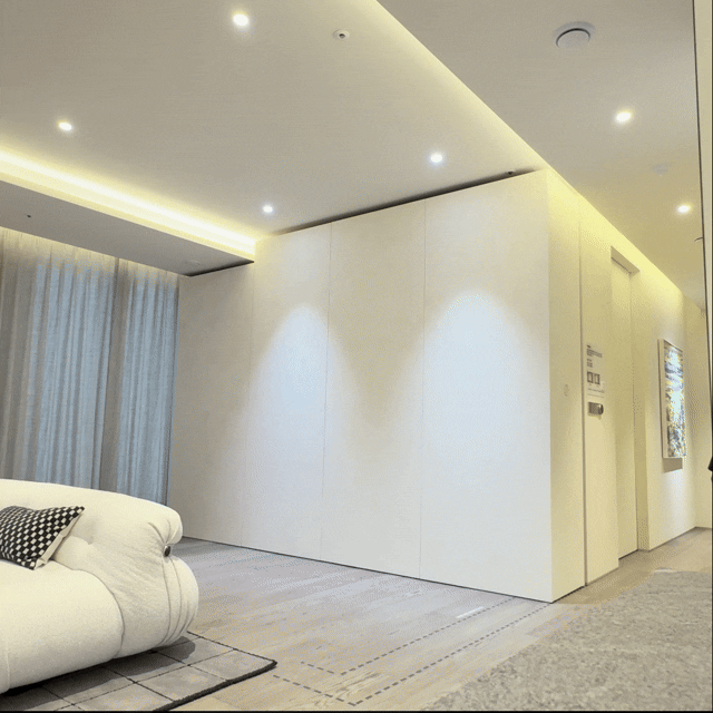 드레스룸이 열리는 모습