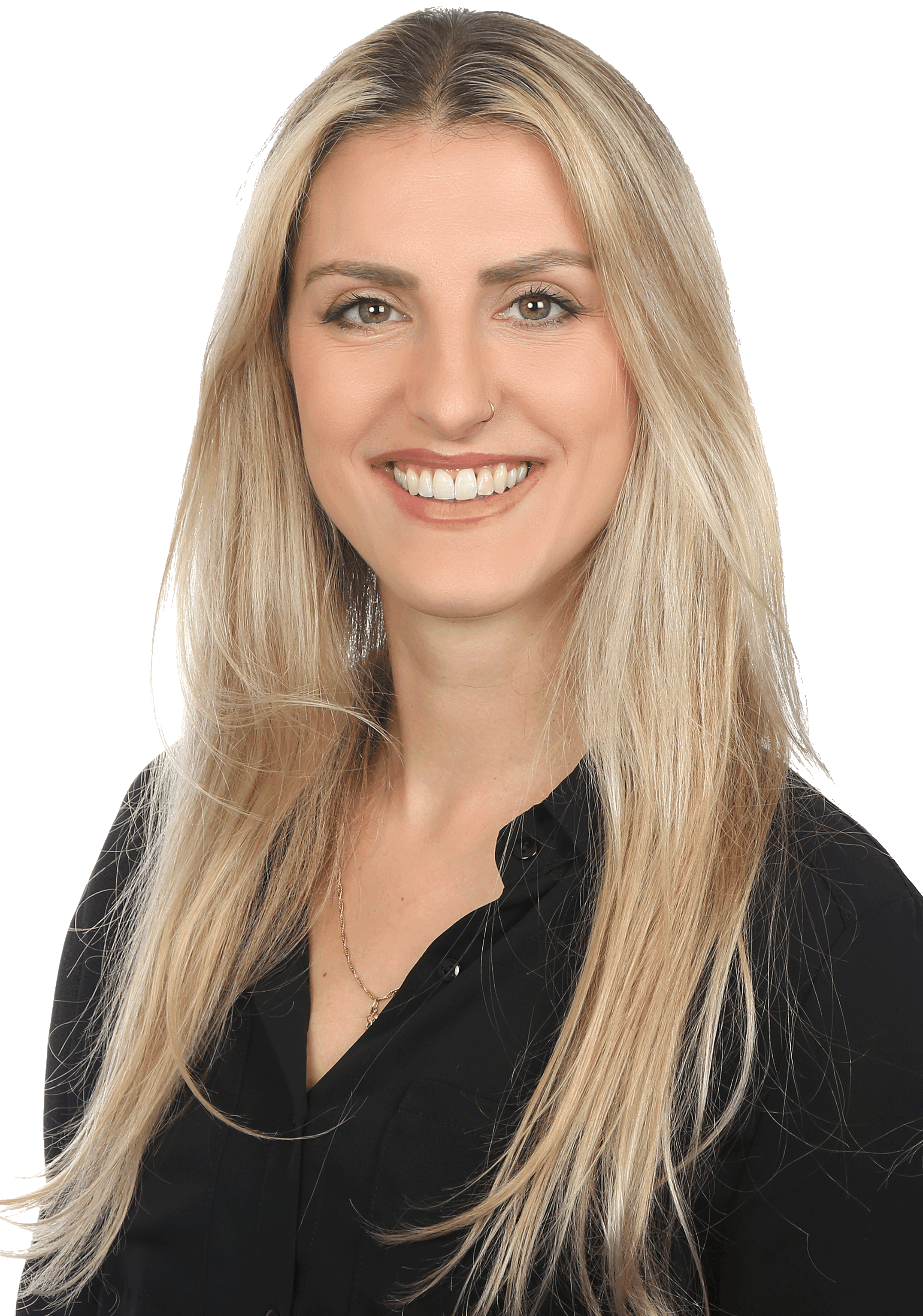 Frau mir weißen Haaren und einem breitem lächeln