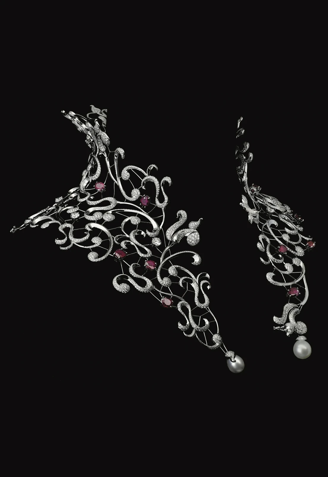 Collerette de Haute Joaillerie Maison Édéenne pour Mellerio dits Meller, sertie de diamants et de rubis