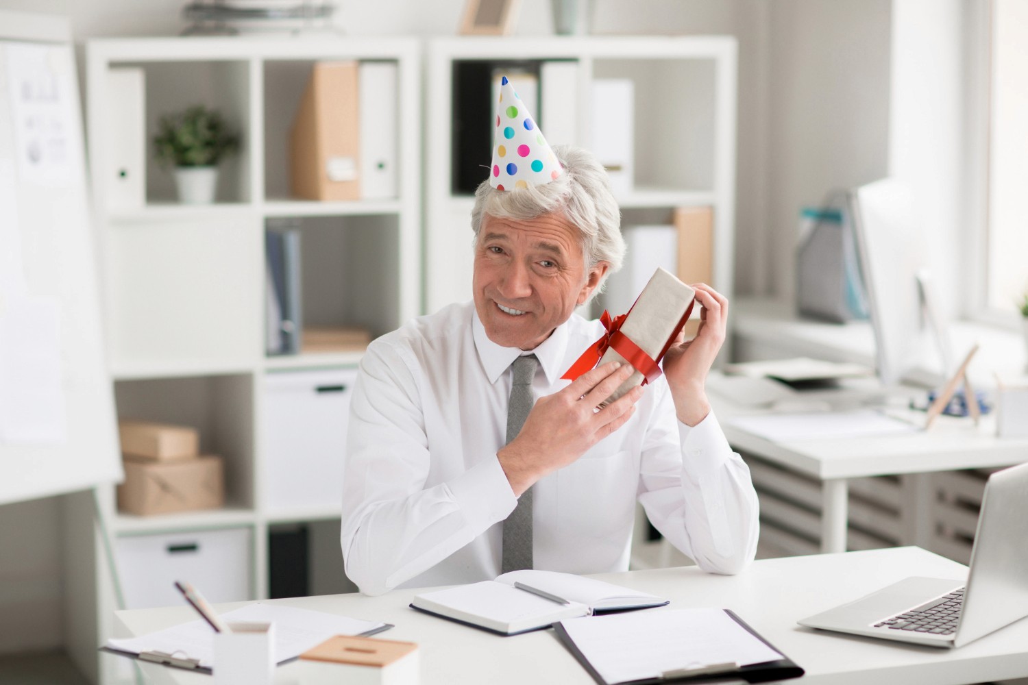 personalized retirement gifts for employee