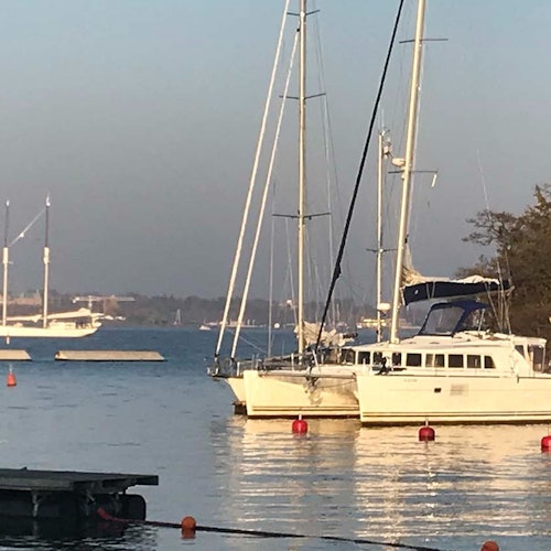 在赫爾辛基群島航行