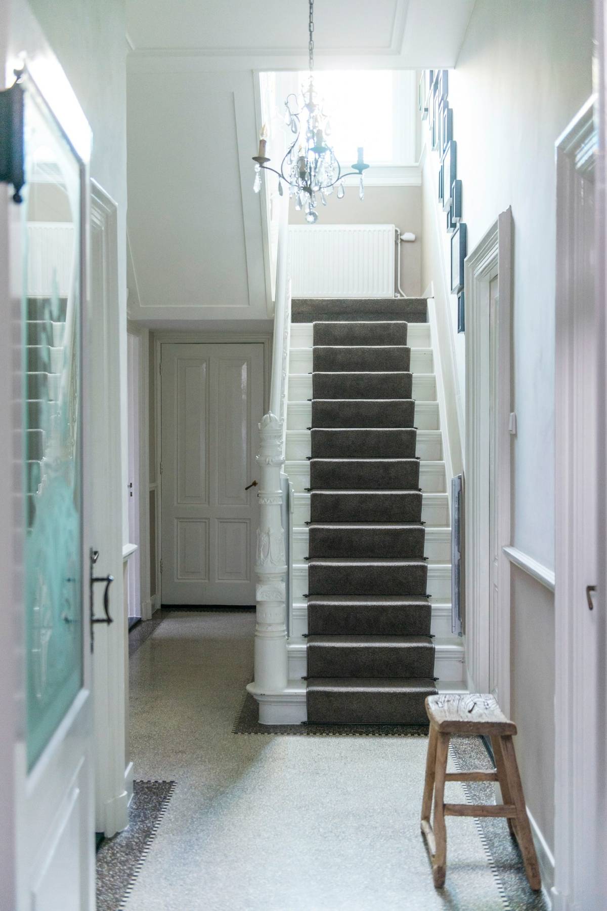 hal herenhuis apeldoorn met klassieke elementen