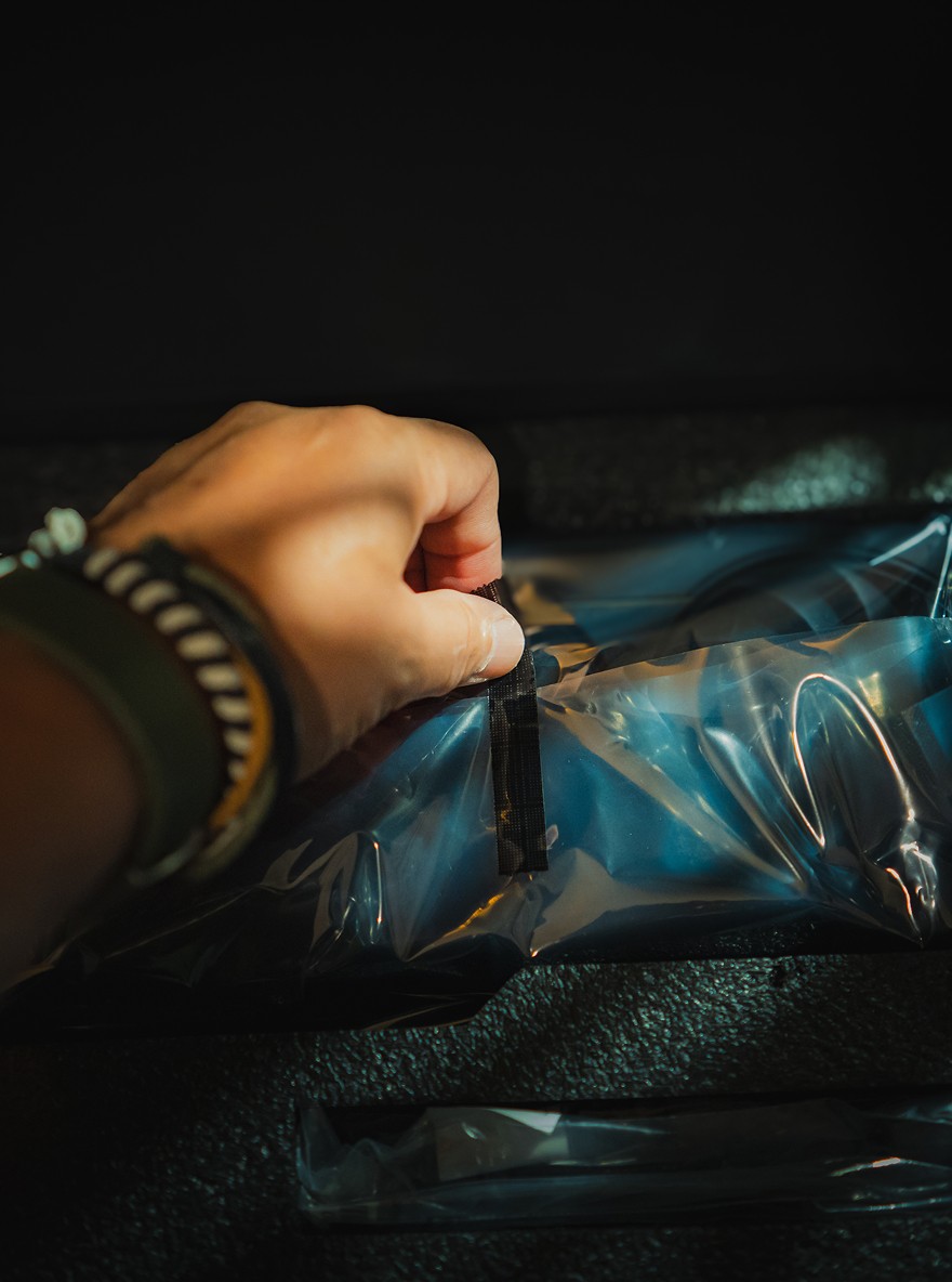 Men Red BG