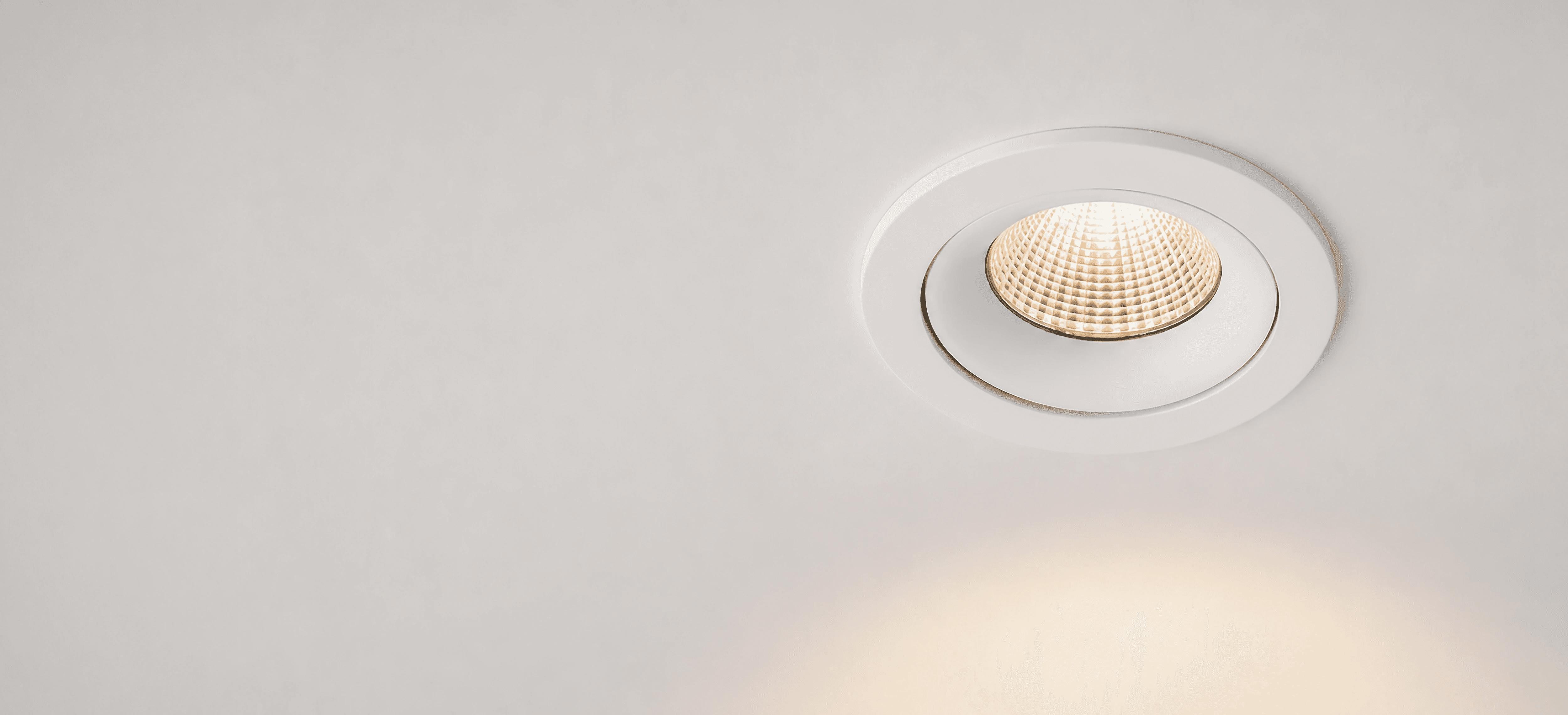 Czarna modułowa oprawa sufitowa LED Stellar ALFA A1-8W typu downlight z ciepłym światłem 3000 K