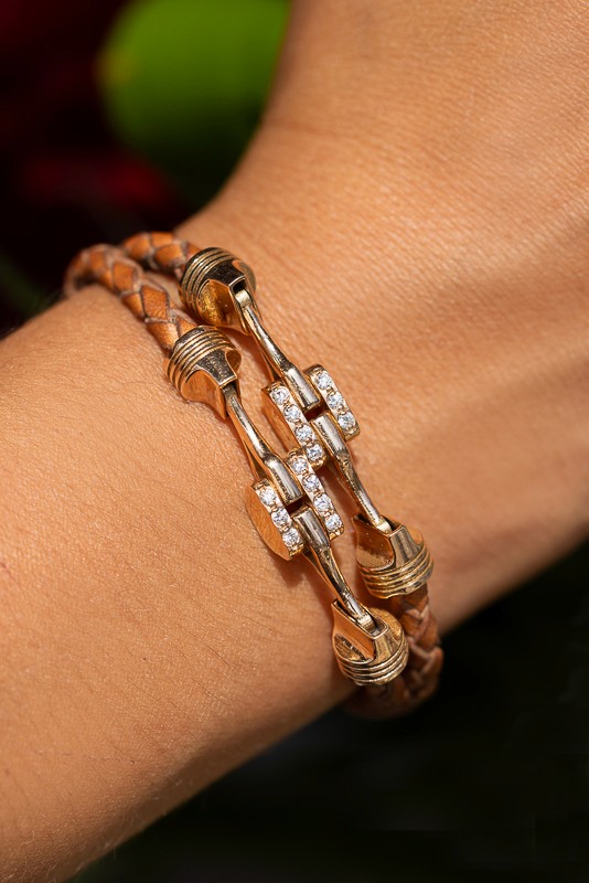 Luxury handcrafted bracelet by Manos de Oro Saint Barth, featuring diamond-studded gold elements woven into tan leather—a perfect balance of rustic charm and elegance.