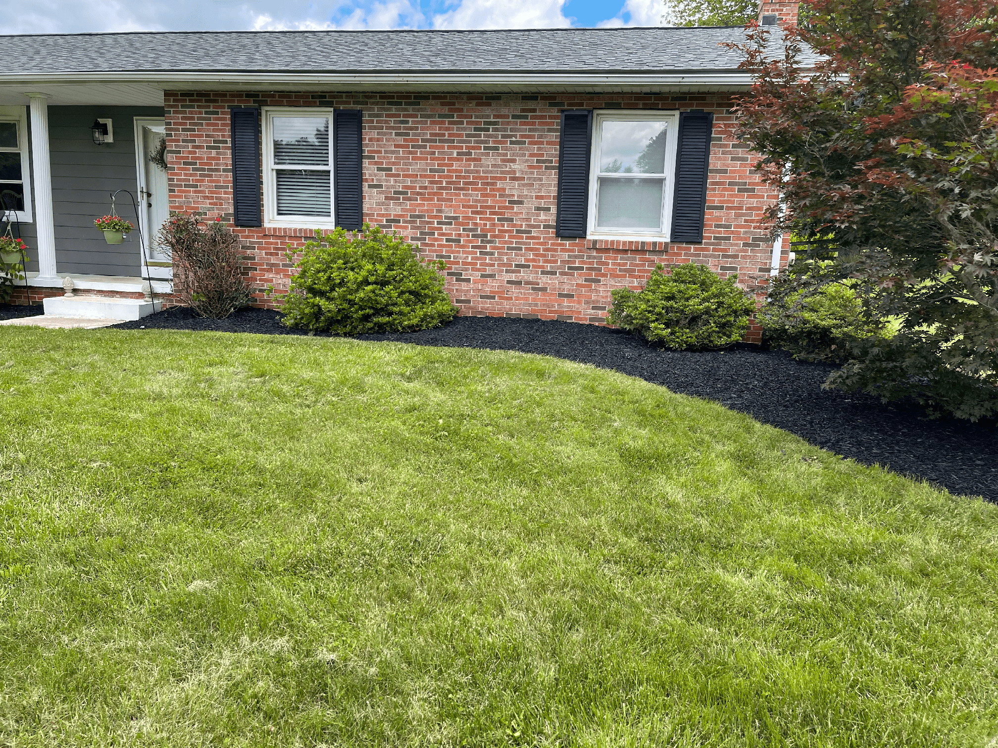 House with fresh mulch and cut grass