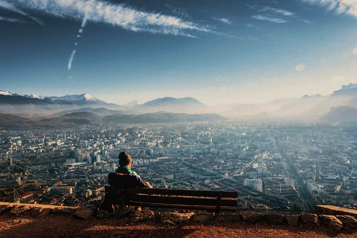 Vue de Grenoble depuis le site de la Bastille - photographe à Grenoble en situation de prise de vue