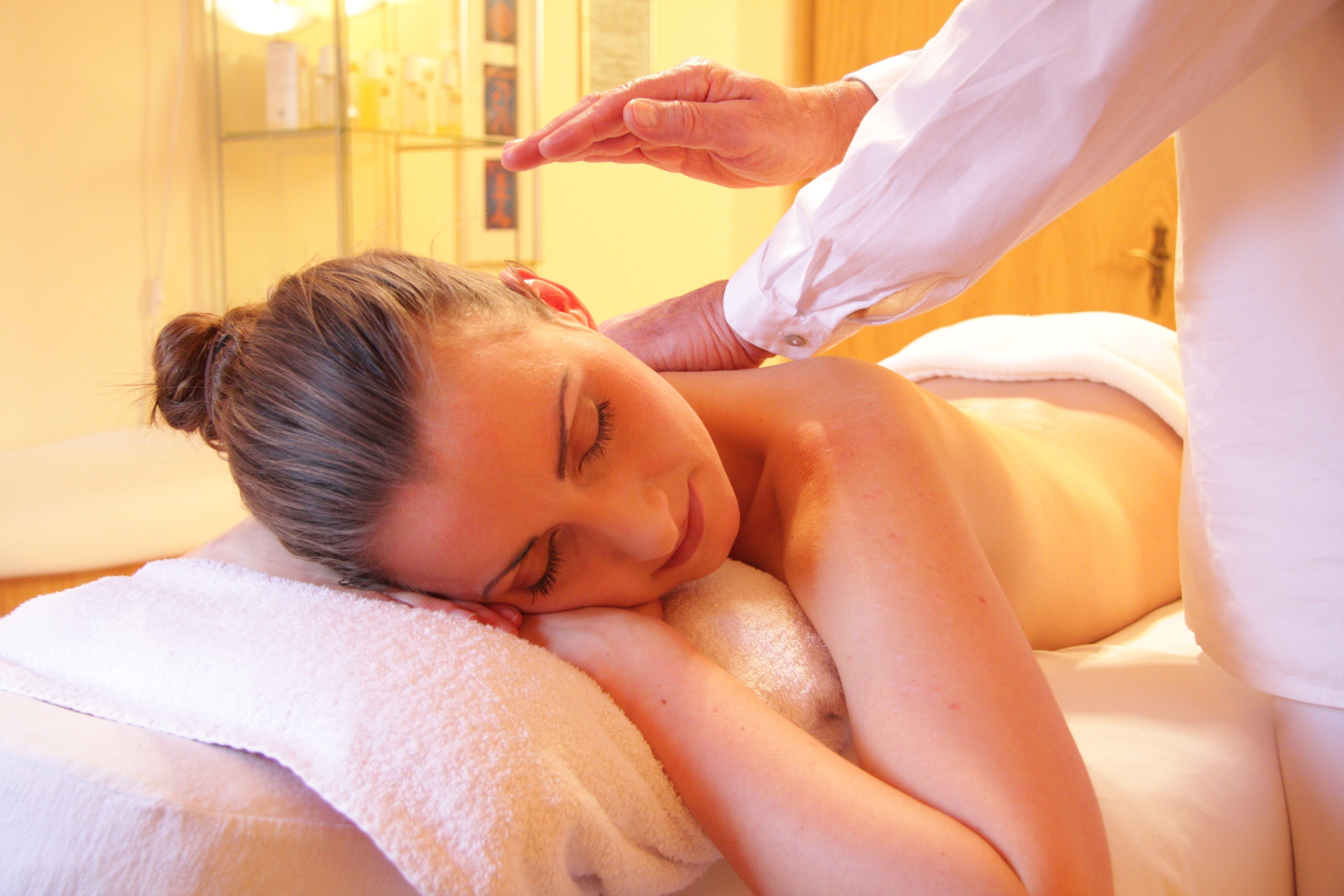 * traditional Chinese massage treatment on back