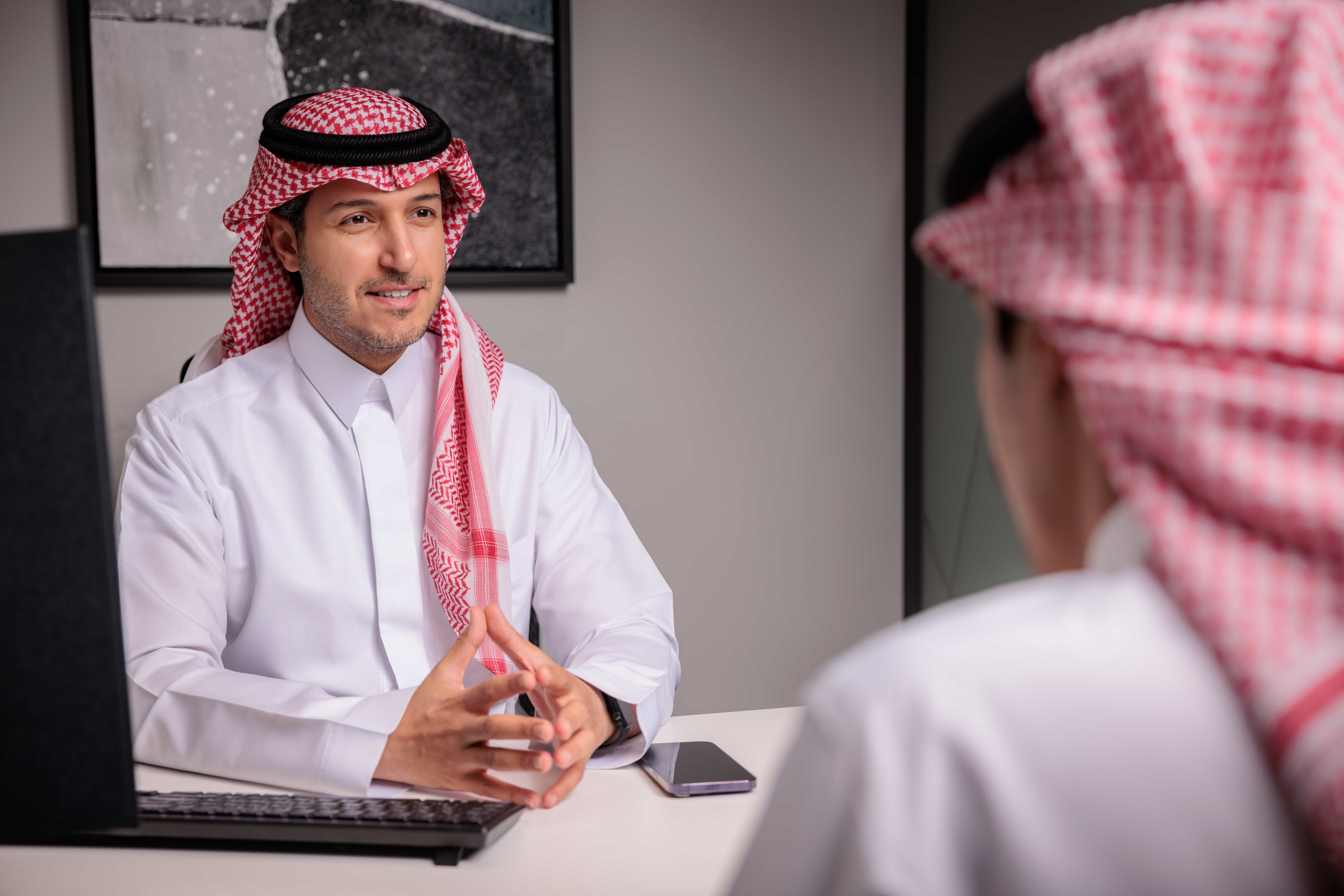 استشاري مالي سعودي يقدم حلول لتسوية المتعثرات البنكية وتحسين ملف سمة