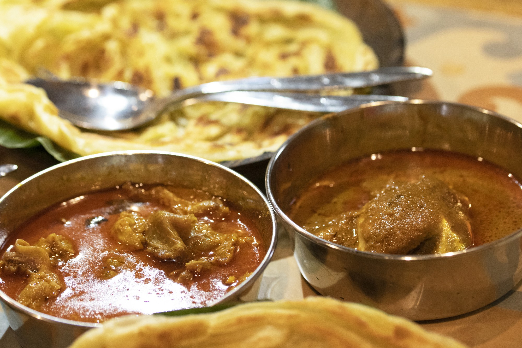 a bowl of curry, rice and pita bread