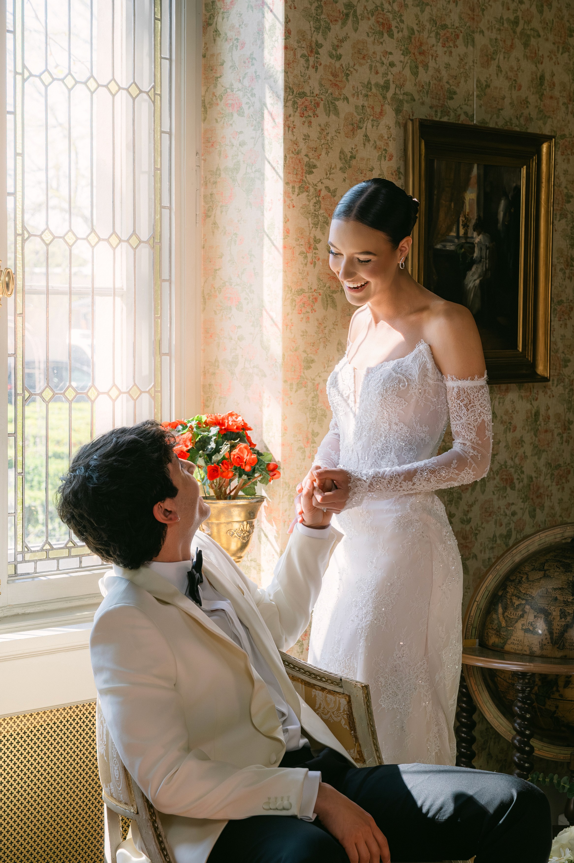 mireasă în timpul pregătirilor alături de familie, moment emoționant, Domeniul Manasia, fotograf de nuntă București