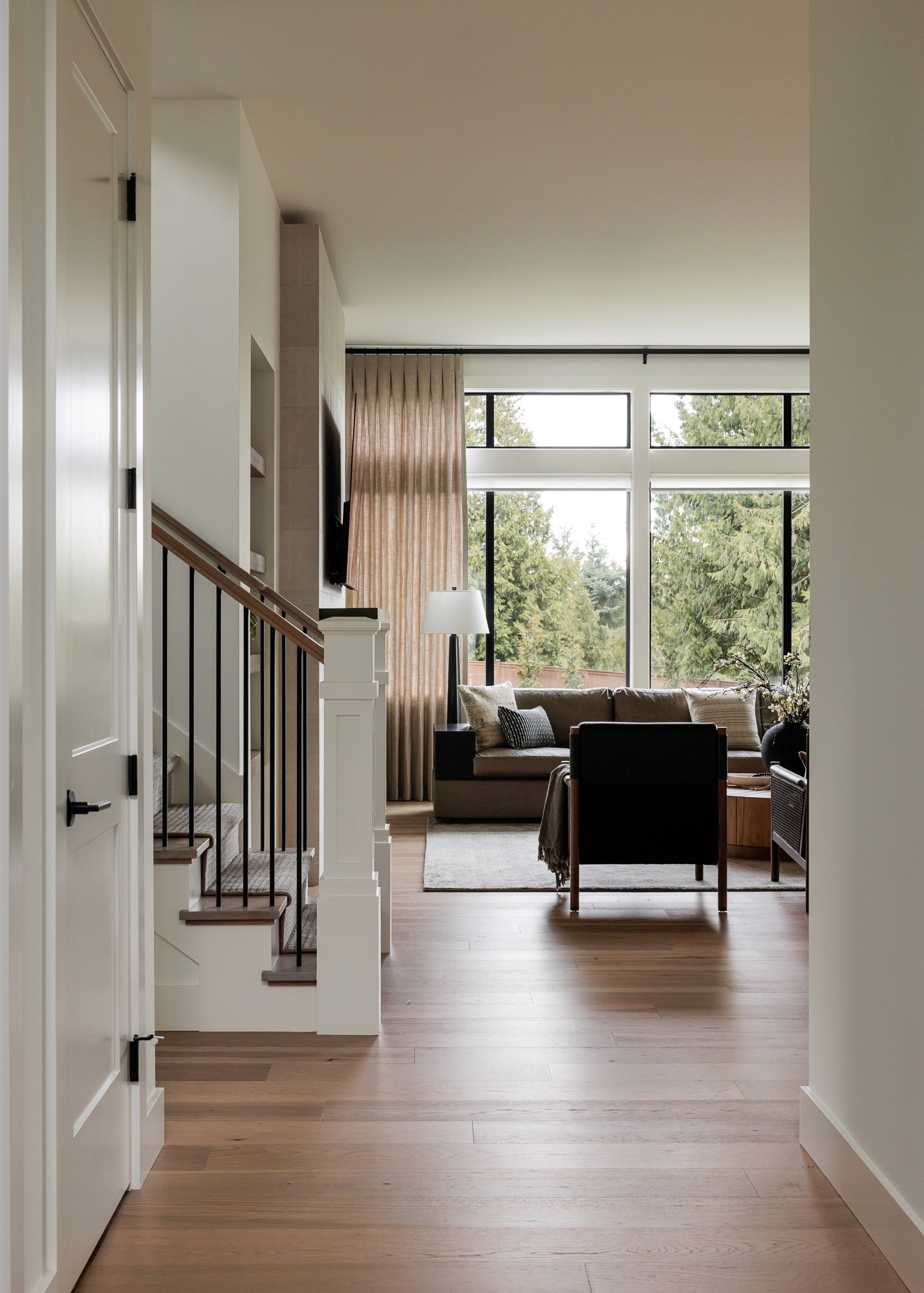 We’re so excited to share details from The Woodinville House: Great Room –– one of our favorite interior design + professional organizing projects in Woodinville, WA.