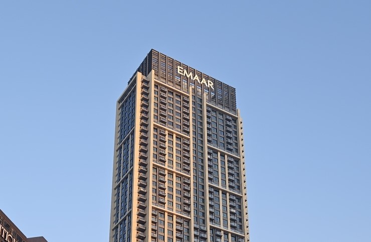Sophisticated exterior of the Burj Royale tower, a prime real estate opportunity in the Downtown district.