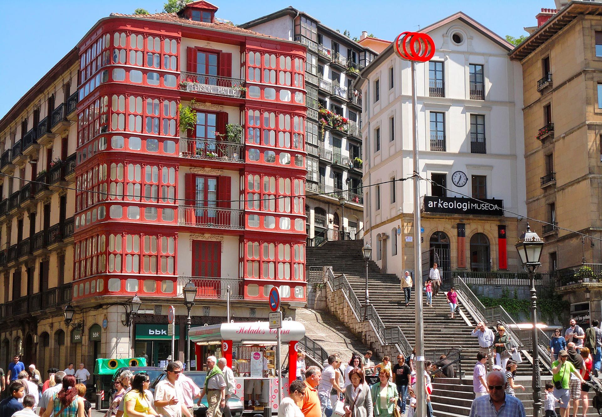 Discover the secrets of the Basque lands, the coastline, and experience local activities.