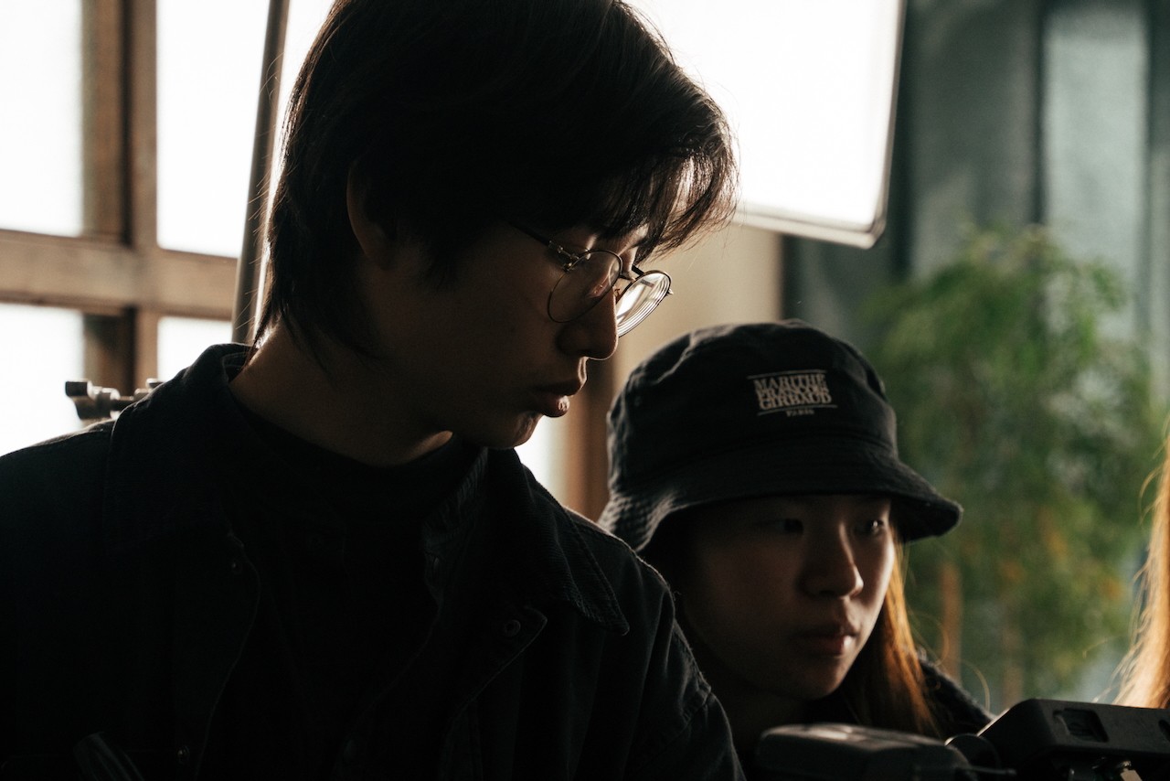 the director of photography talking discussing with the director