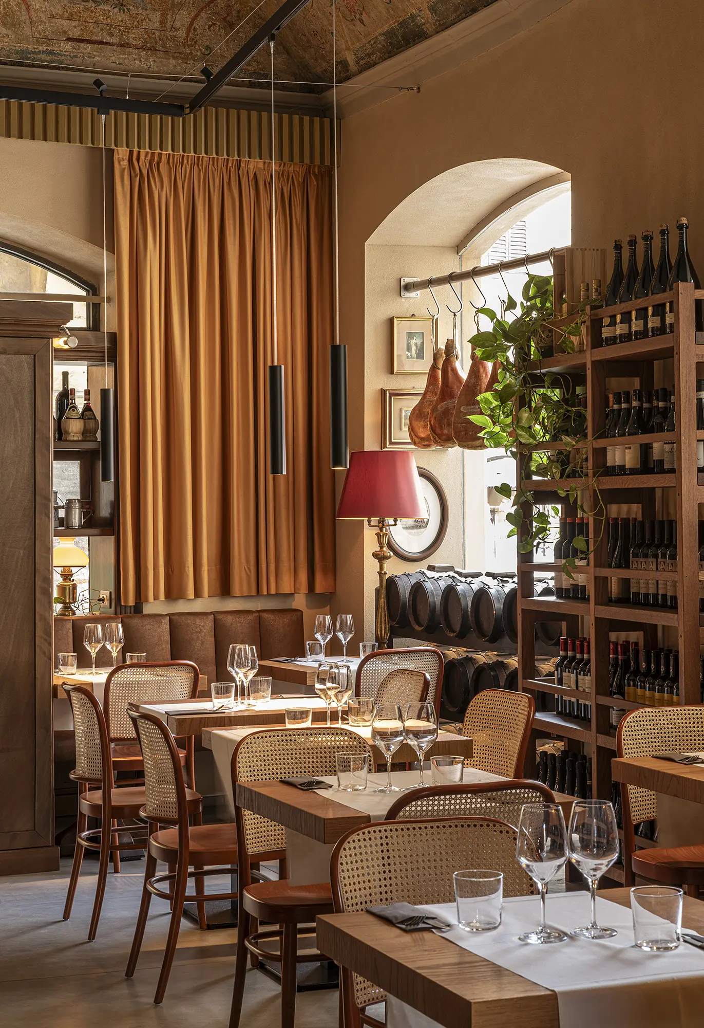 Enoteca Al Duomo restaurant atmosphere in the heart of Modena
