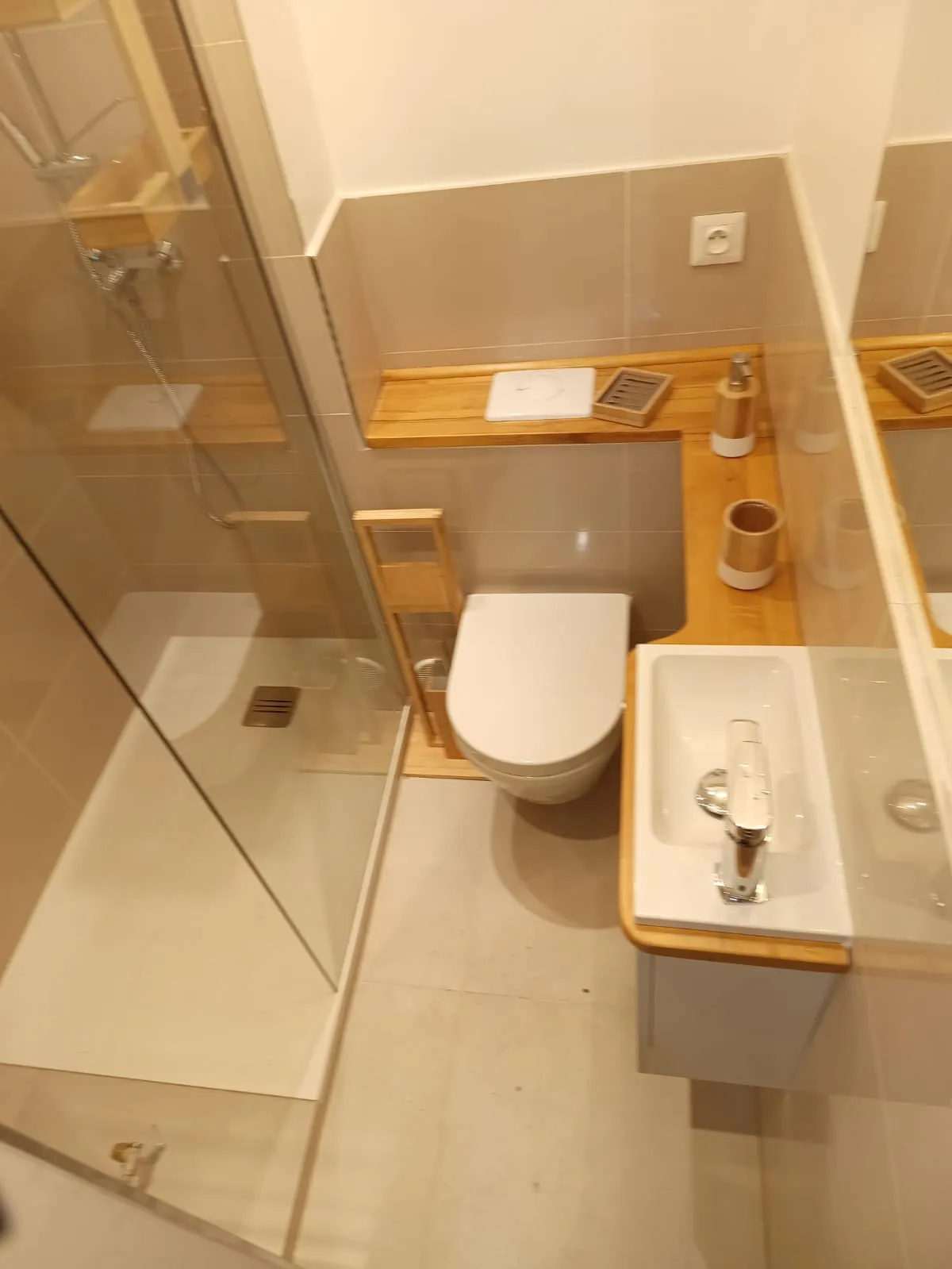 salle de bain remodelée par AAZ Plomberie en IDF