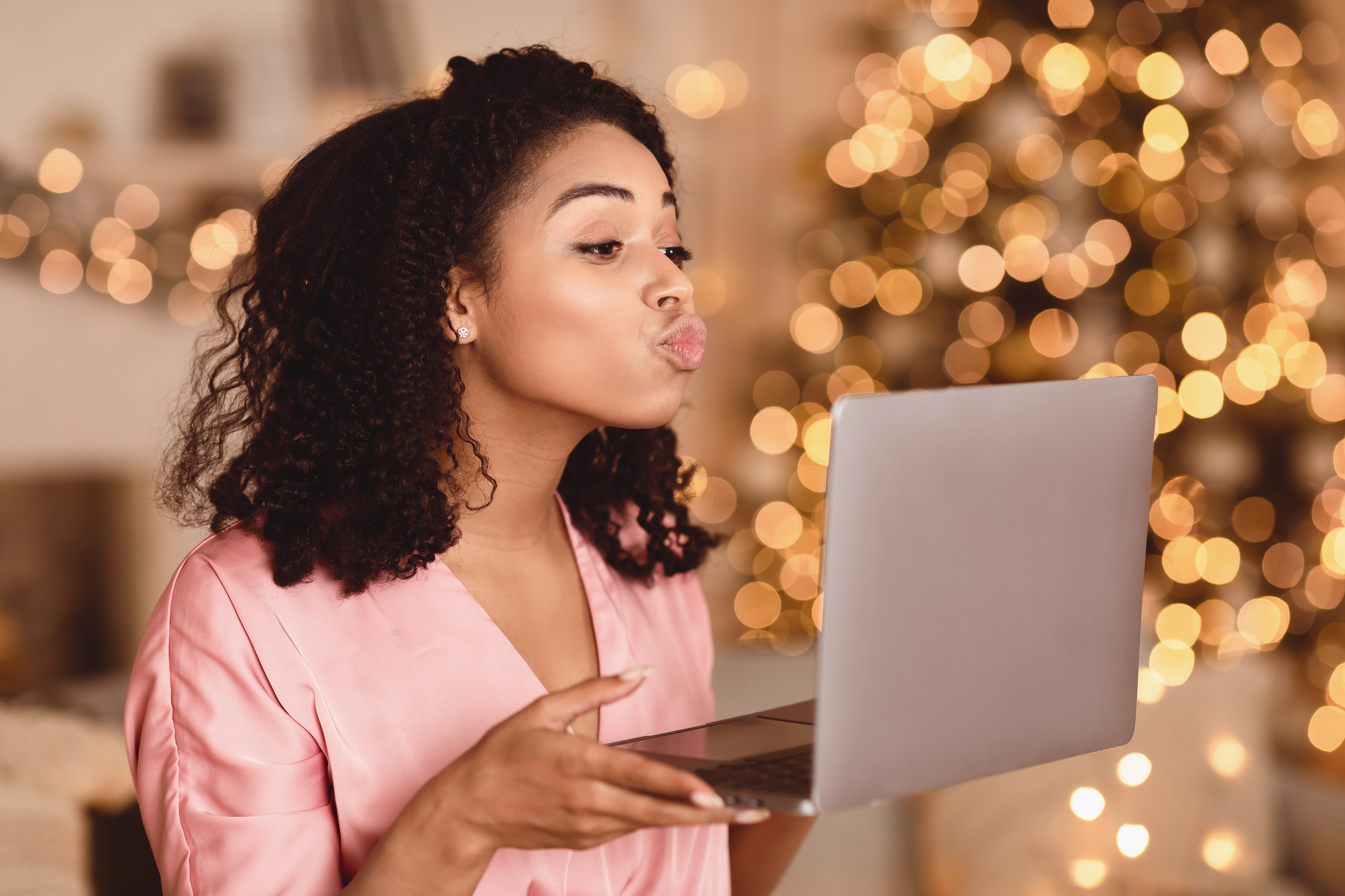 How to Manage Money in a Long-Distance Relationship