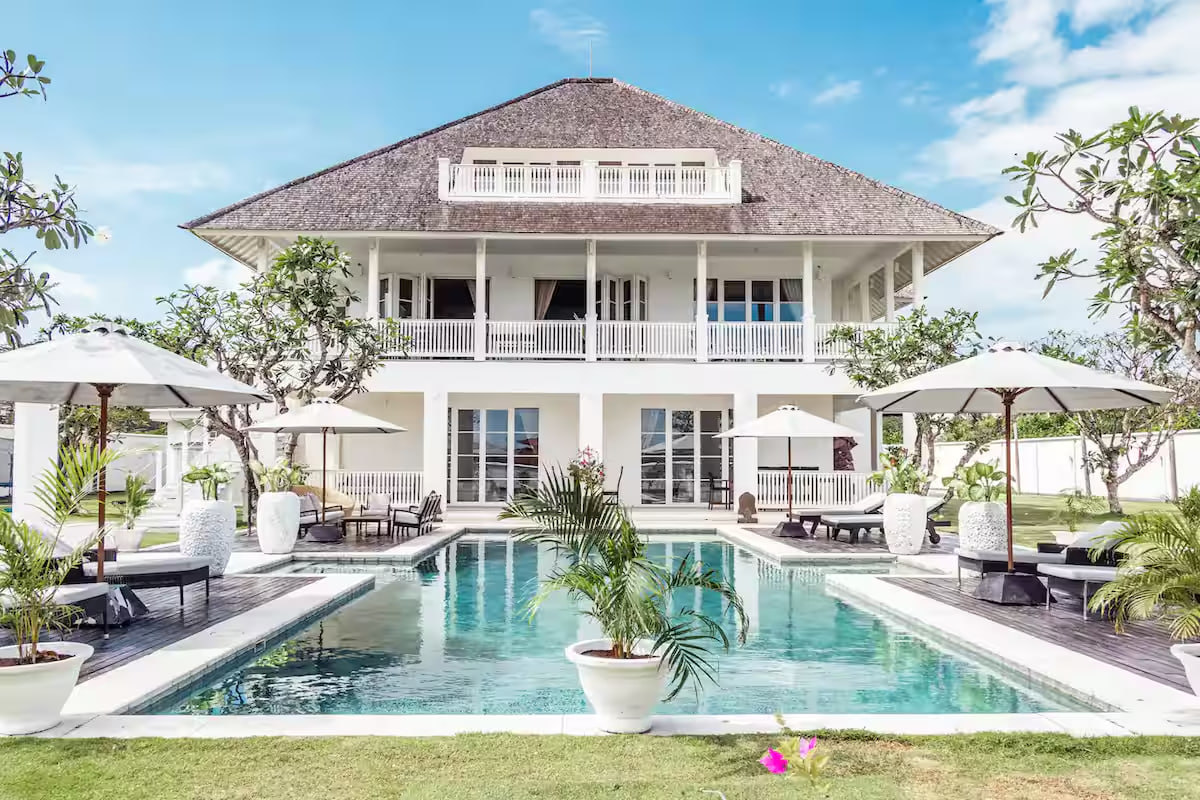 6-bedroom villa 100 meters from Echo Beach in Canggu, first line