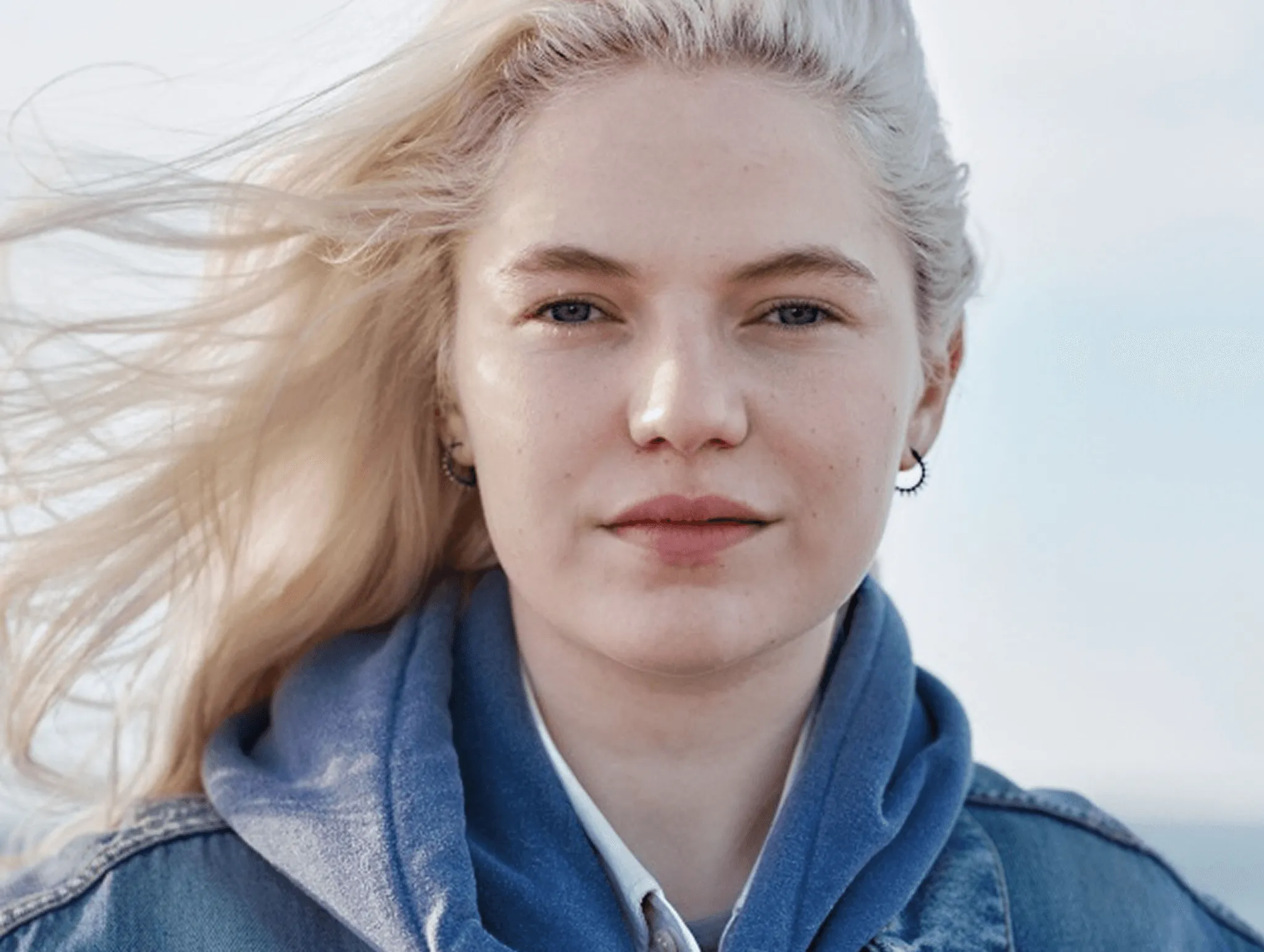 Porträtaufnahme einer blonden Frau