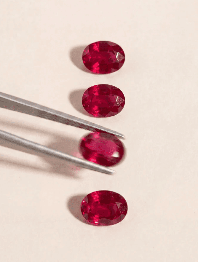 Lab-grown emerald buying guide - color clarity and carat selection tips