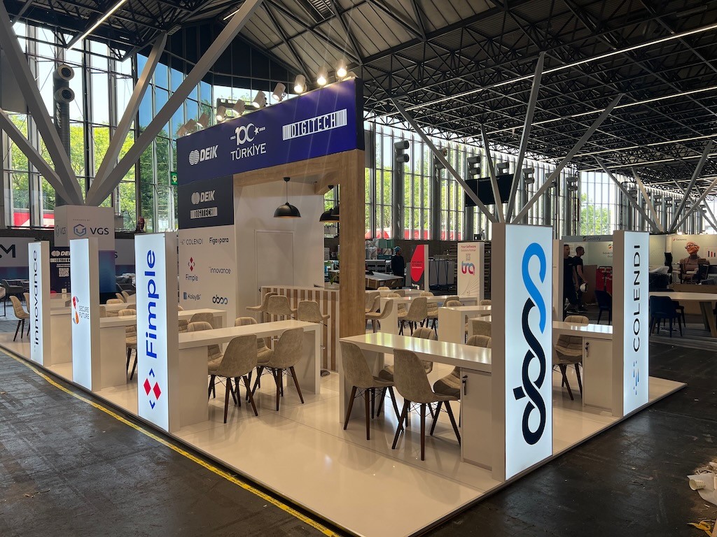 VIP collaboration and bar/catering area within the DEİK pavilion, designed for business meetings and networking.