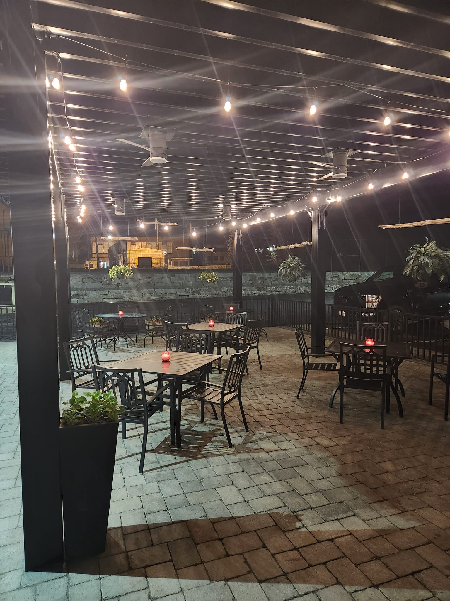 Smith Hill Tavern patio