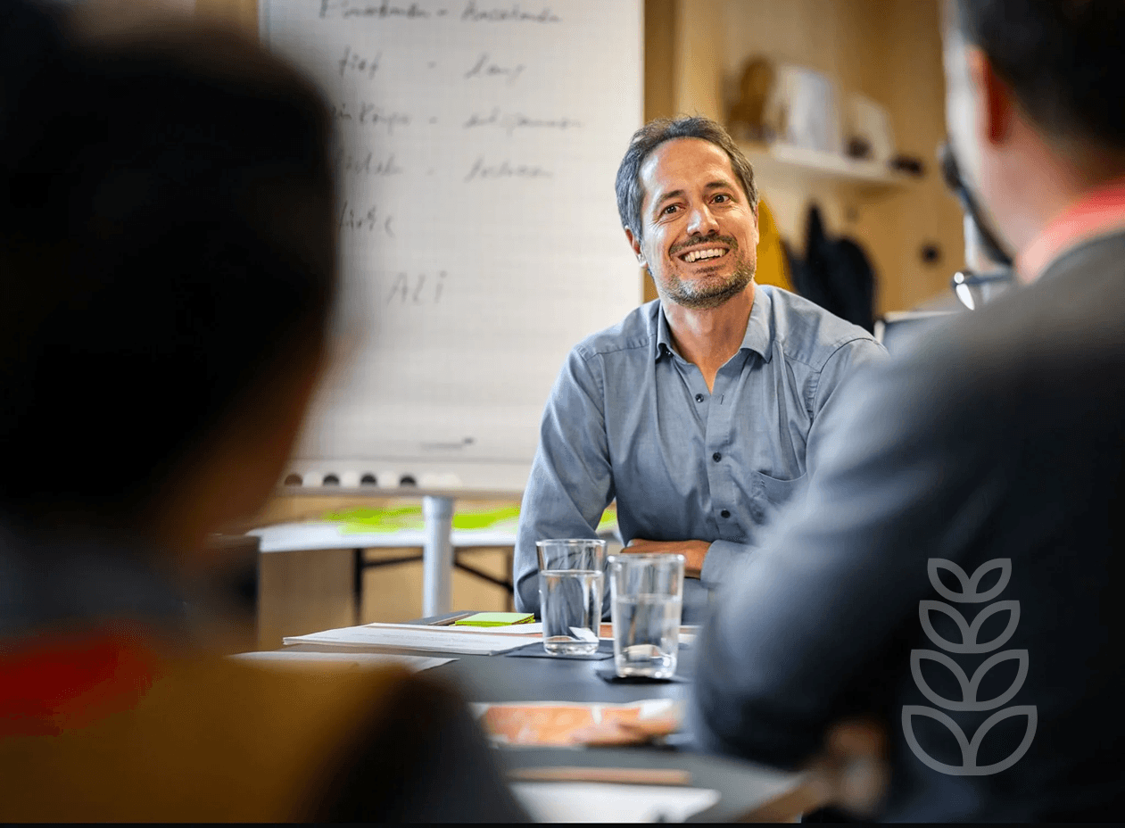 Coaching image of 2 persons