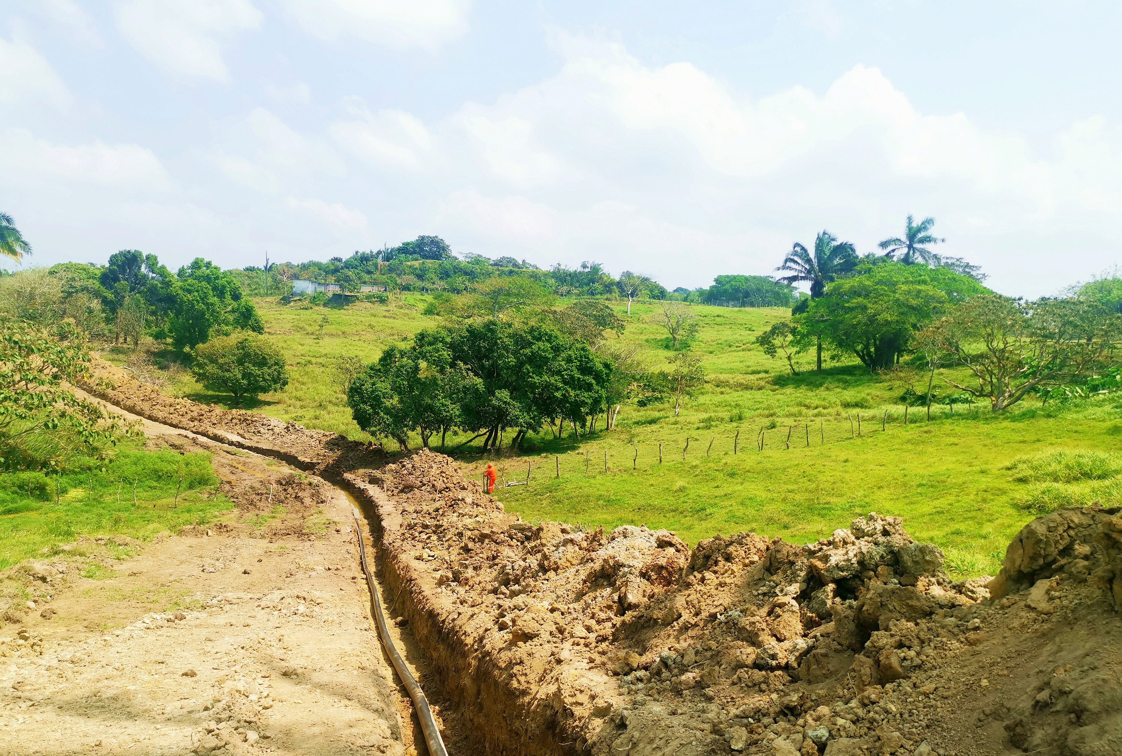 Reinforced thermoplastic pipe installation in trench for oil and gas flowline pipeline system.