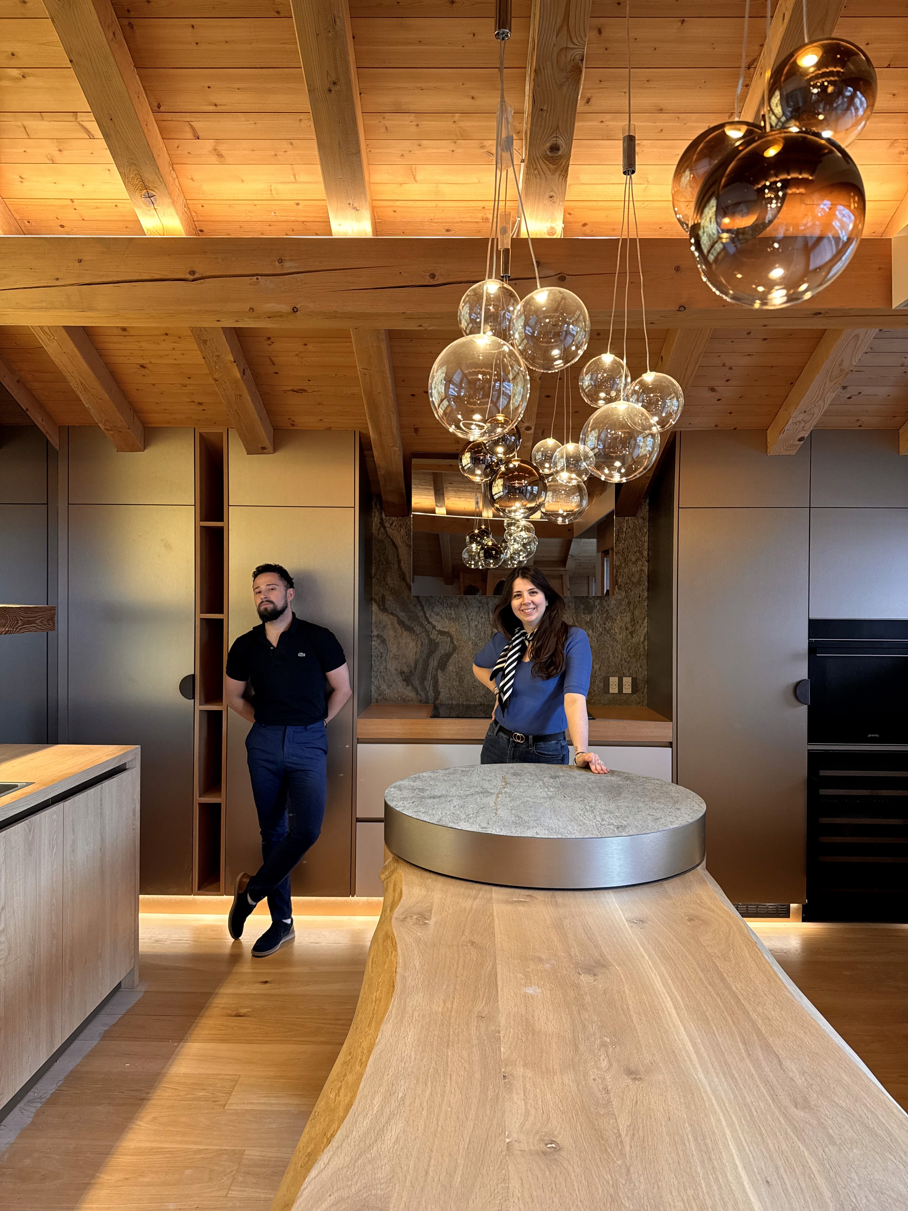 Architecture d’intérieur sur mesure par N6, cuisine contemporaine haut de gamme conçue et réalisée par l’agence, pensée autour des usages et de l’art de vivre.