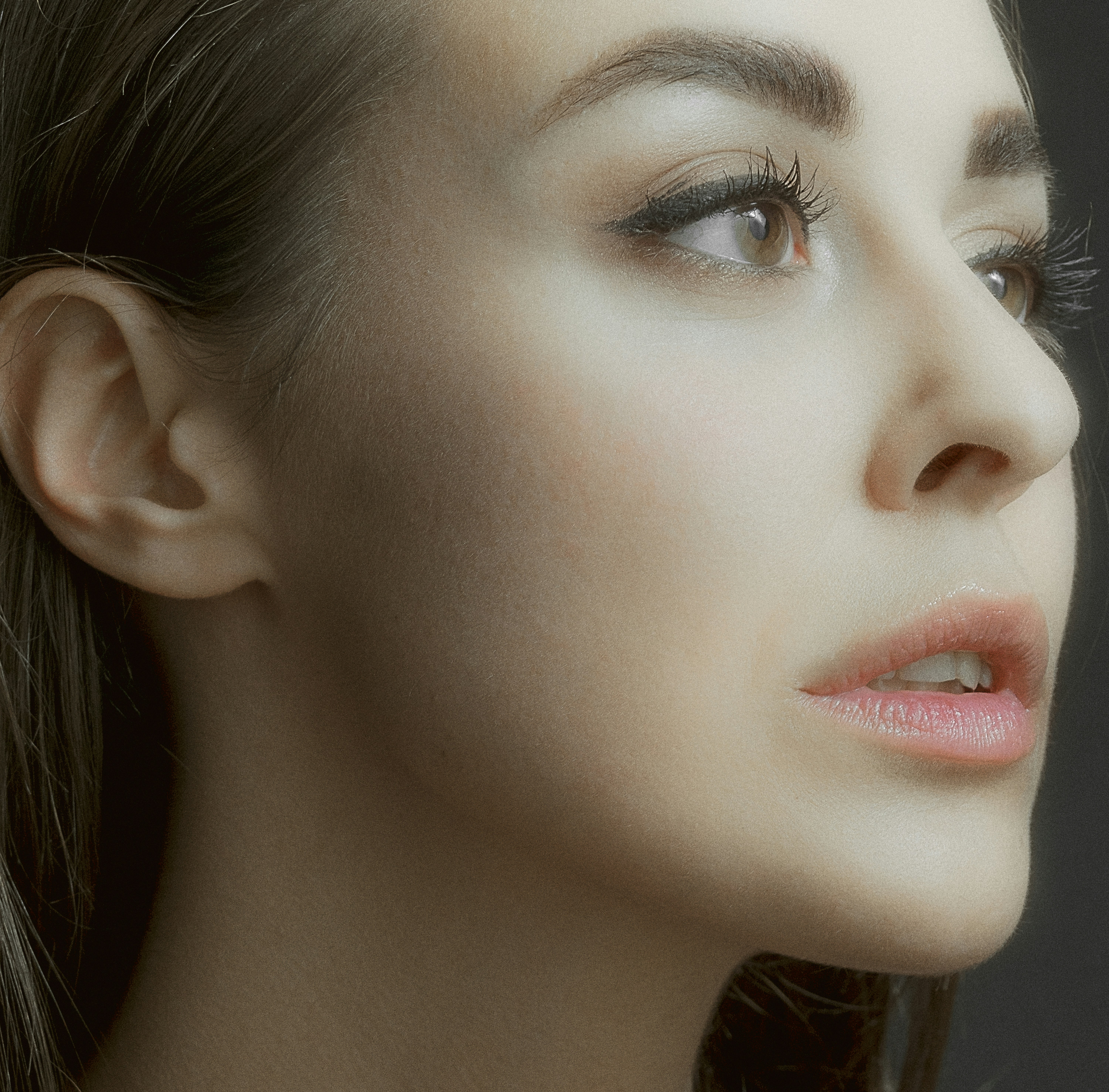 woman with brown hair and black eyes